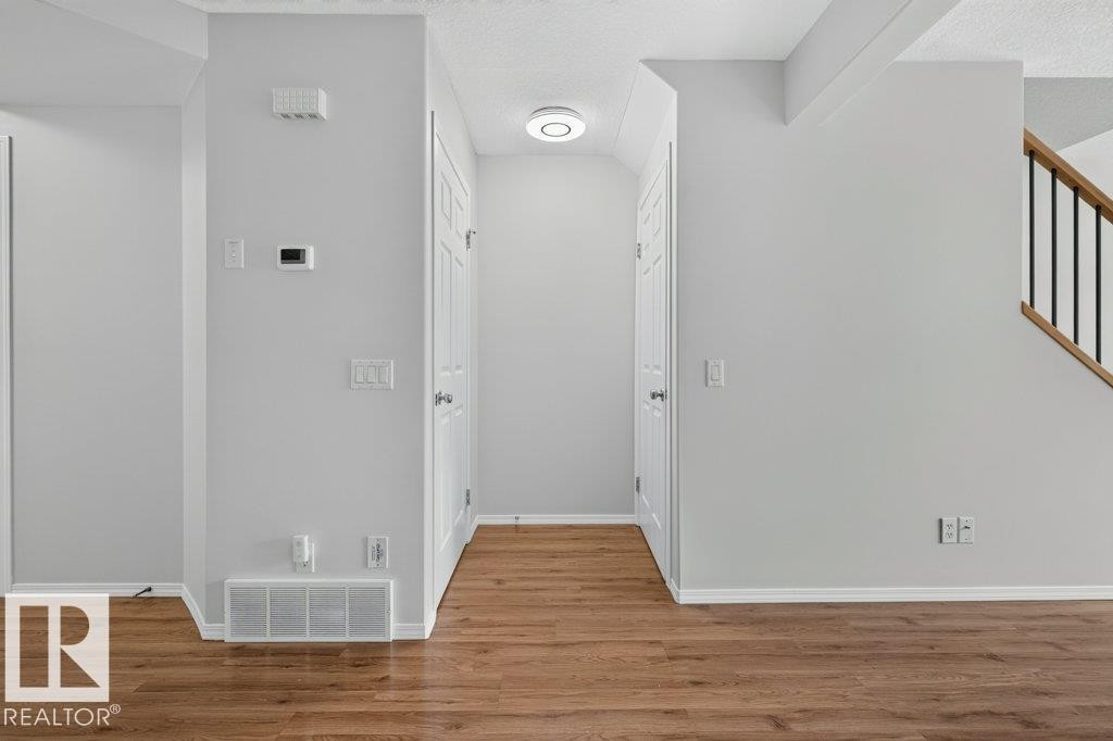 #10 2816 34 Av Nw, Edmonton, AB - Indoor Photo Showing Other Room
