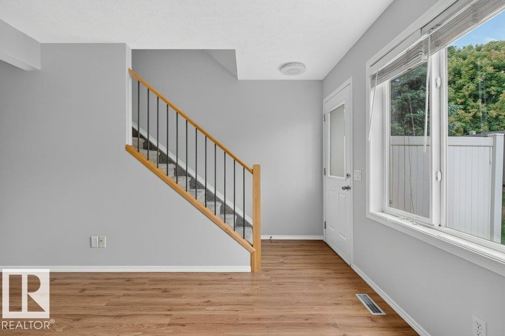 #10 2816 34 Av Nw, Edmonton, AB - Indoor Photo Showing Other Room