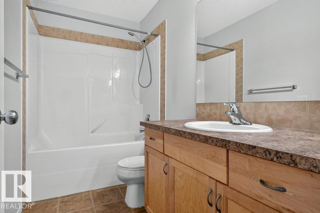#10 2816 34 Av Nw, Edmonton, AB - Indoor Photo Showing Bathroom