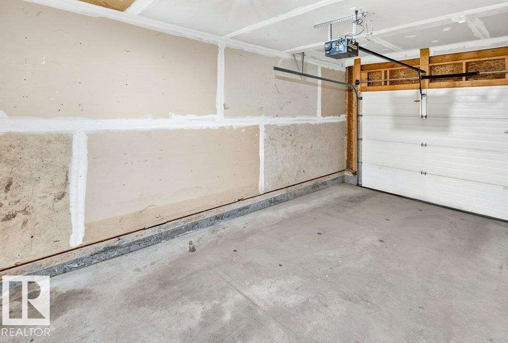 #10 2816 34 Av Nw, Edmonton, AB - Indoor Photo Showing Garage