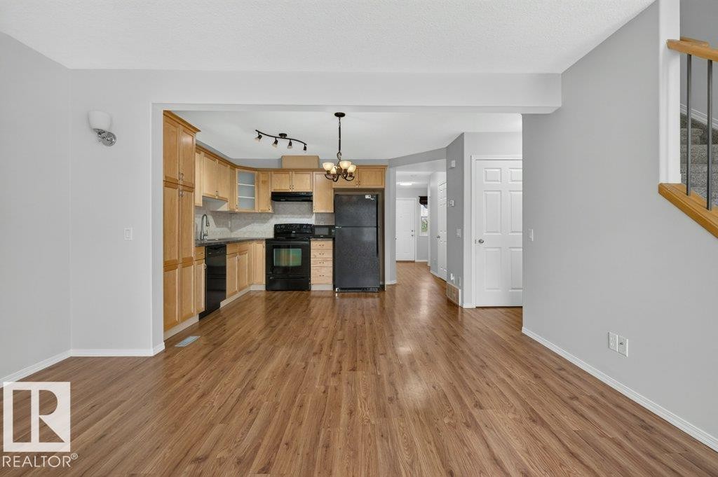 #10 2816 34 Av Nw, Edmonton, AB - Indoor Photo Showing Kitchen