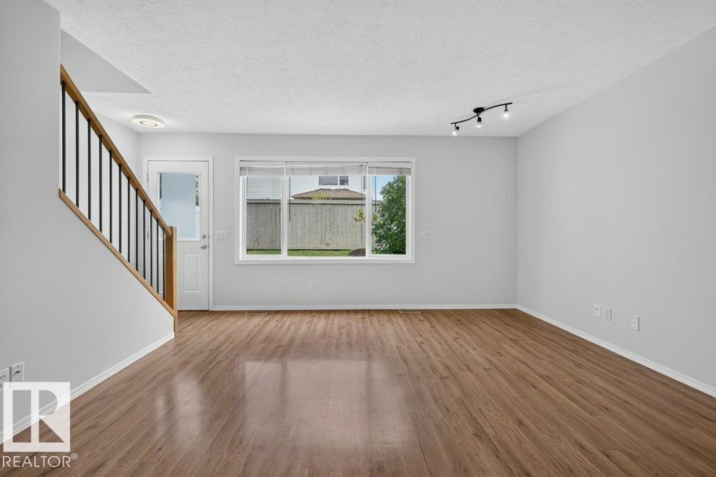 #10 2816 34 Av Nw, Edmonton, AB - Indoor Photo Showing Other Room