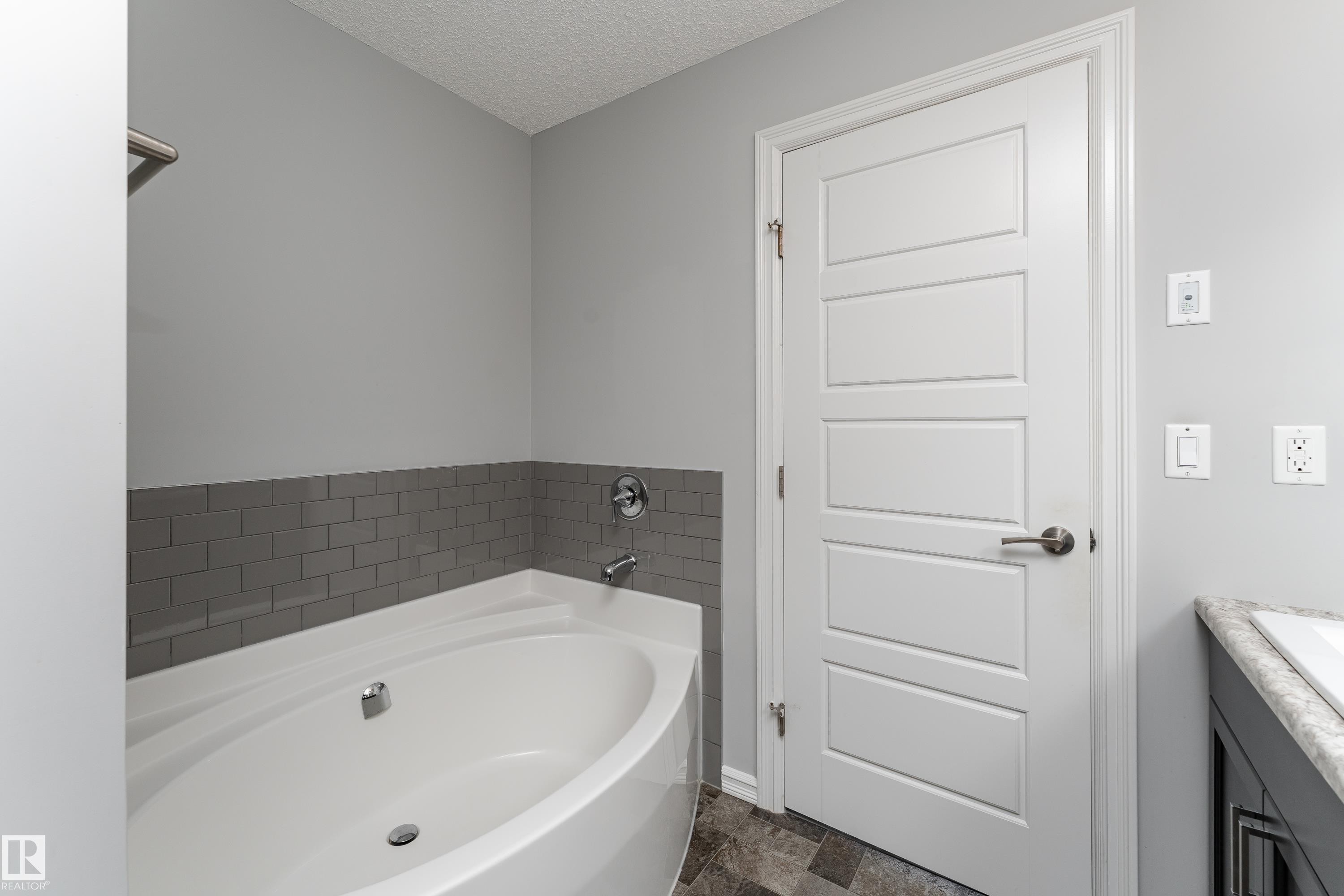 8811 223 Street Nw, Edmonton, AB - Indoor Photo Showing Bathroom