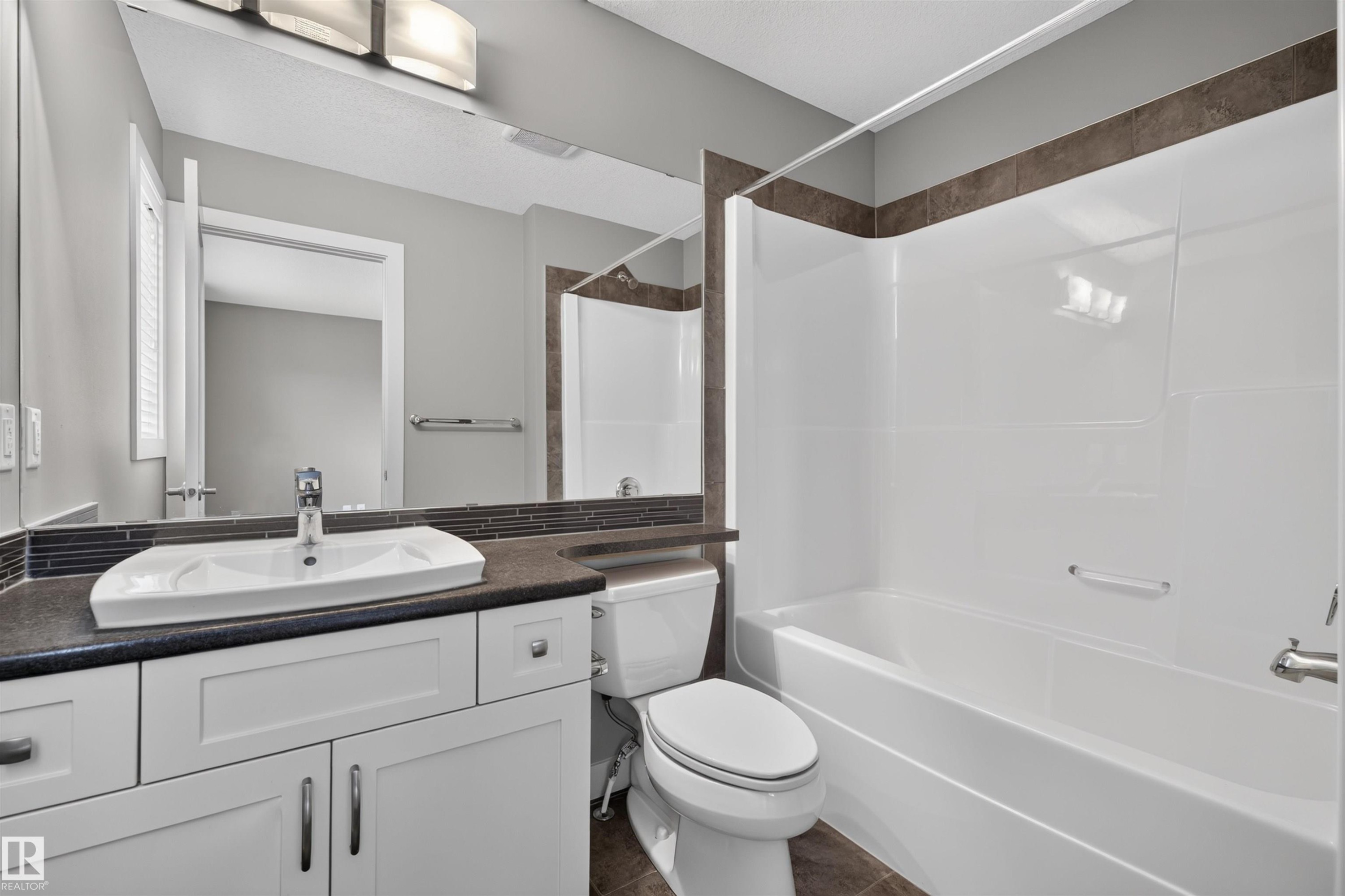 1107 162 Street Sw, Edmonton, AB - Indoor Photo Showing Bathroom