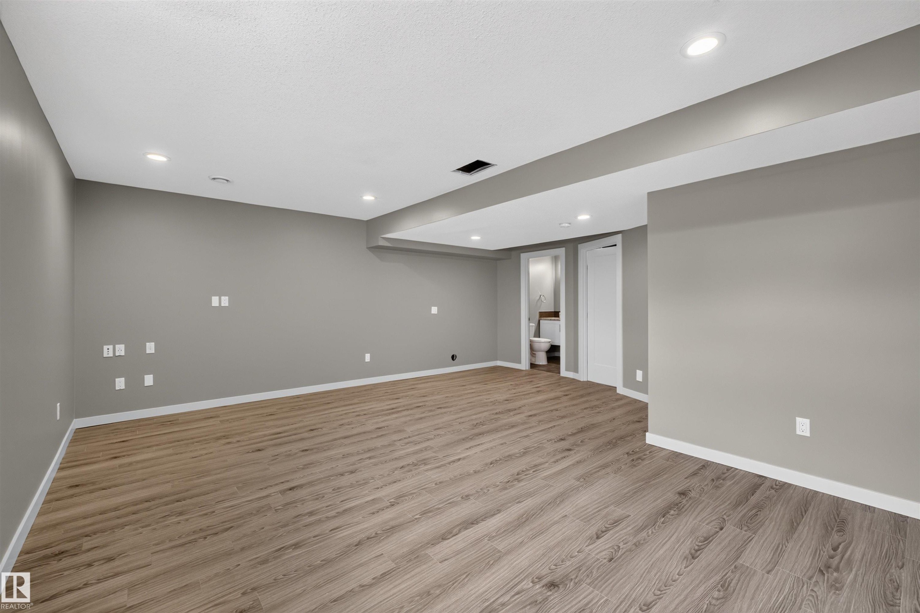 1107 162 Street Sw, Edmonton, AB - Indoor Photo Showing Other Room