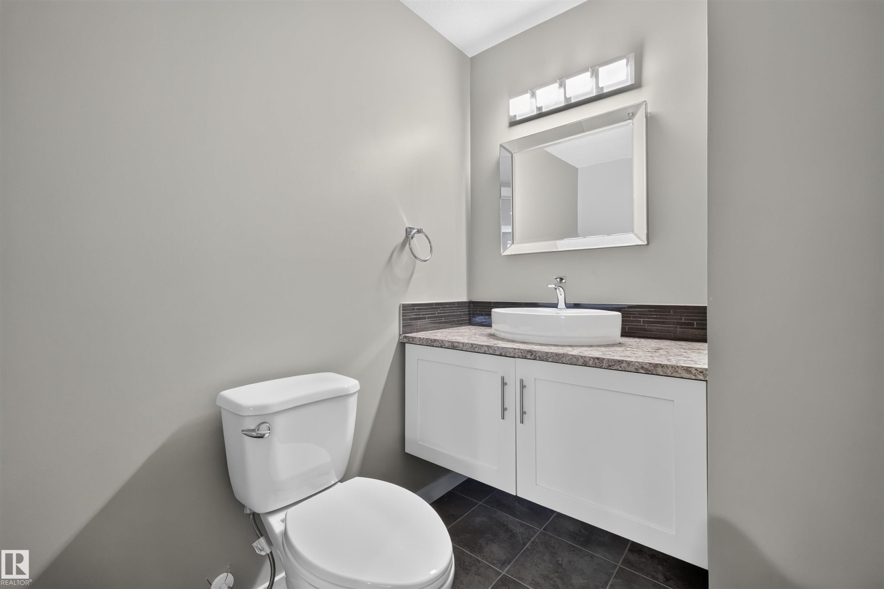 1107 162 Street Sw, Edmonton, AB - Indoor Photo Showing Bathroom