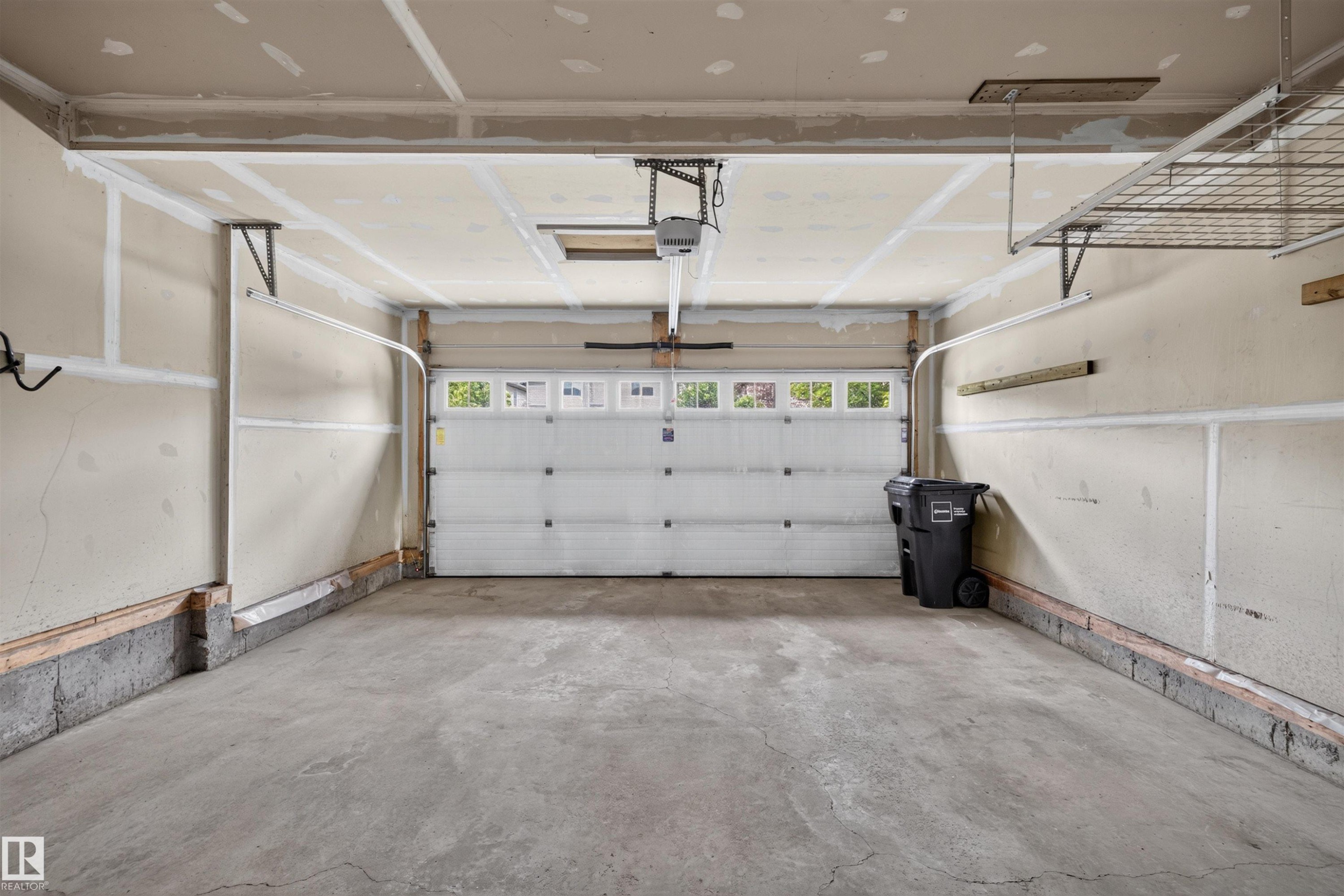 1107 162 Street Sw, Edmonton, AB - Indoor Photo Showing Garage