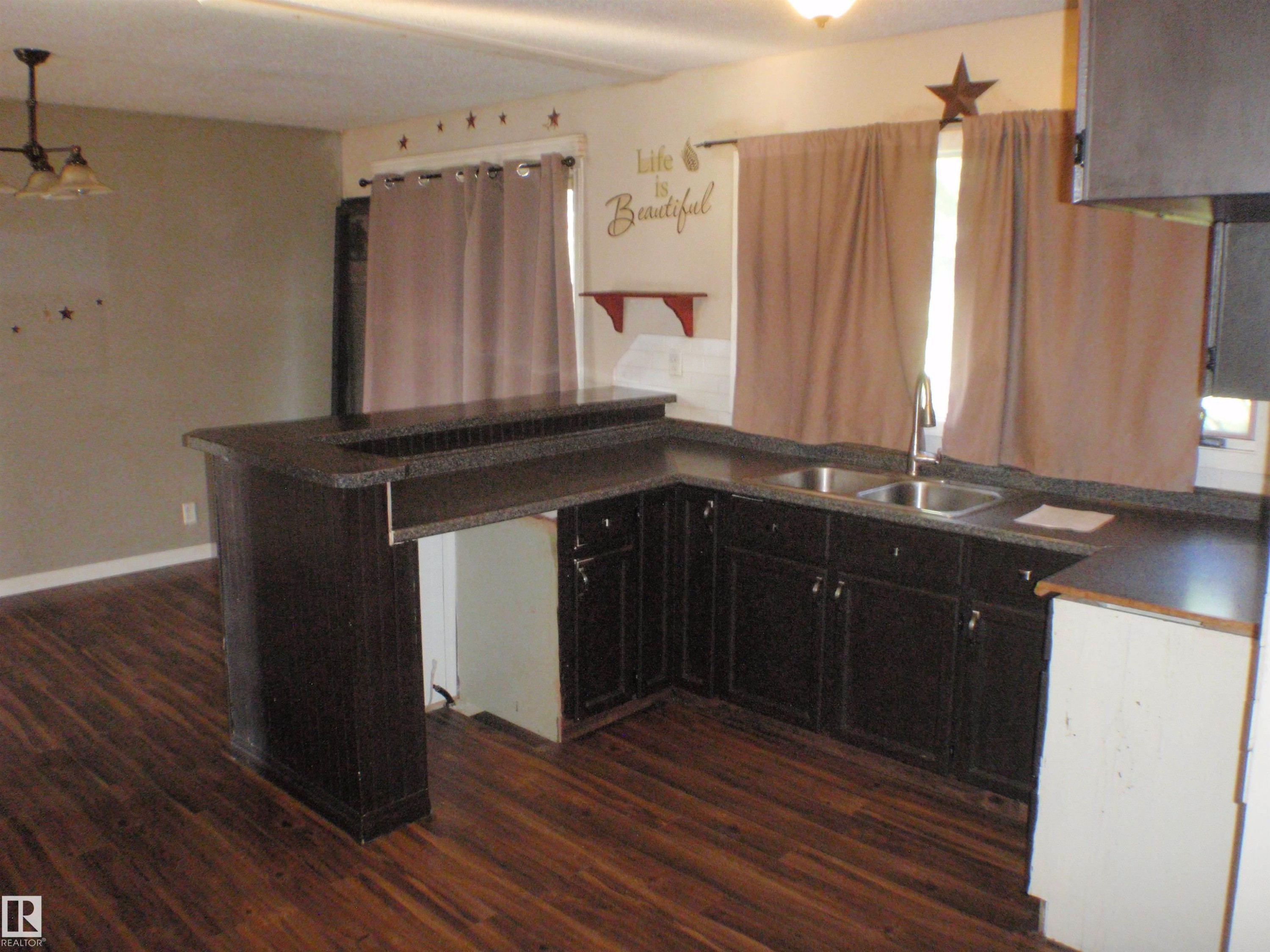 5424 Willock Crescent, Swan Hills, AB - Indoor Photo Showing Kitchen With Double Sink