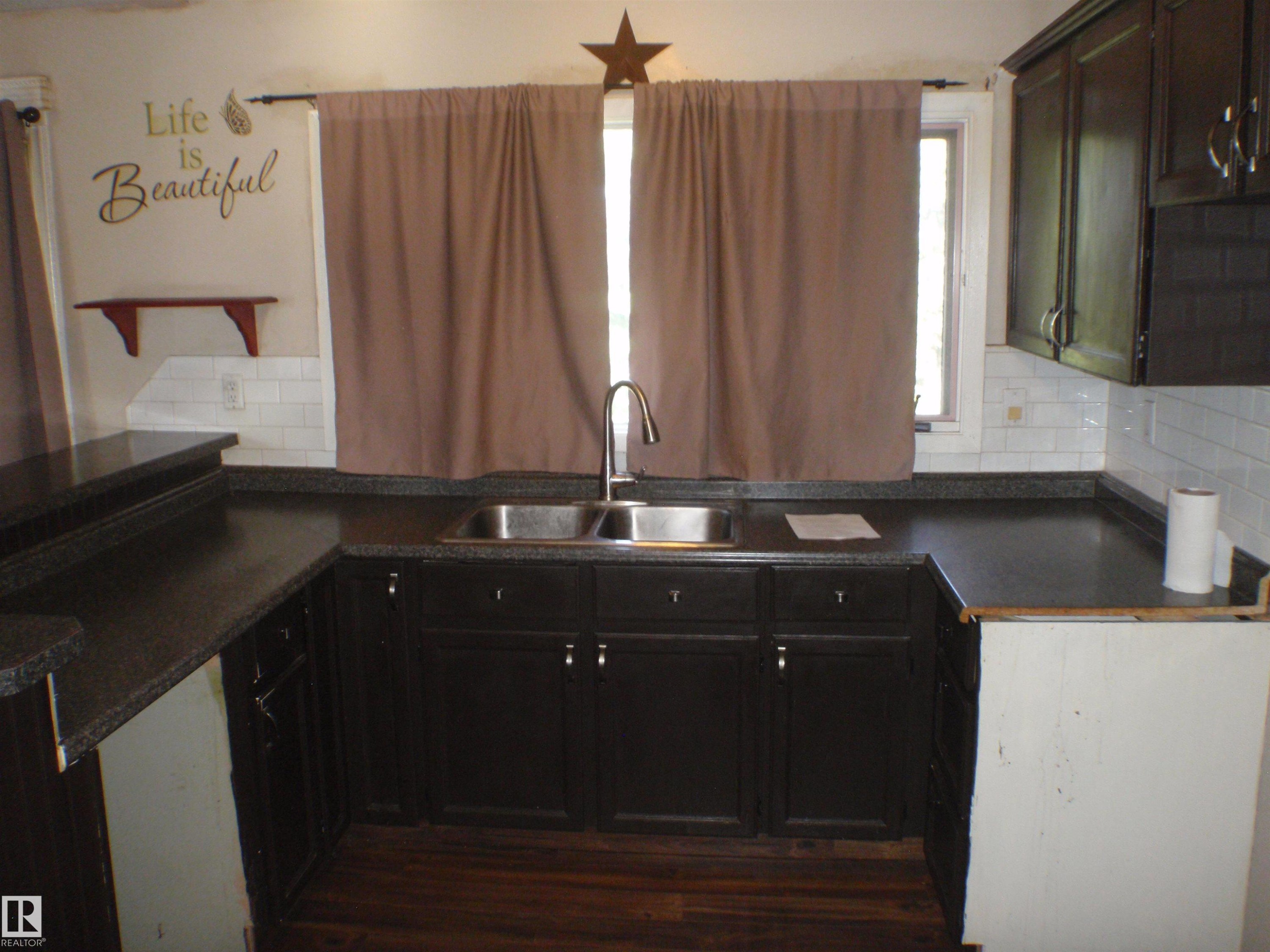 5424 Willock Crescent, Swan Hills, AB - Indoor Photo Showing Kitchen With Double Sink