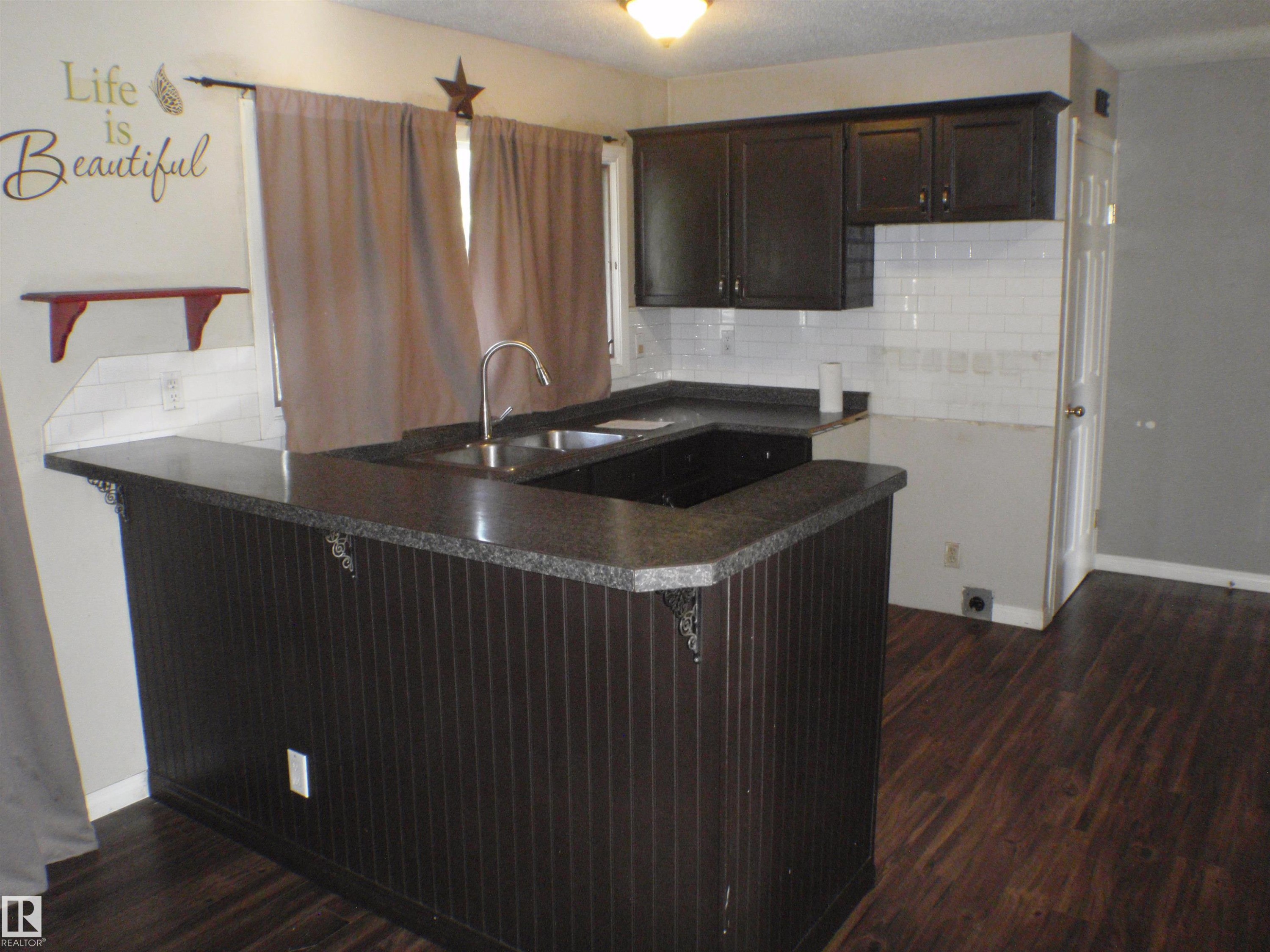 5424 Willock Crescent, Swan Hills, AB - Indoor Photo Showing Kitchen
