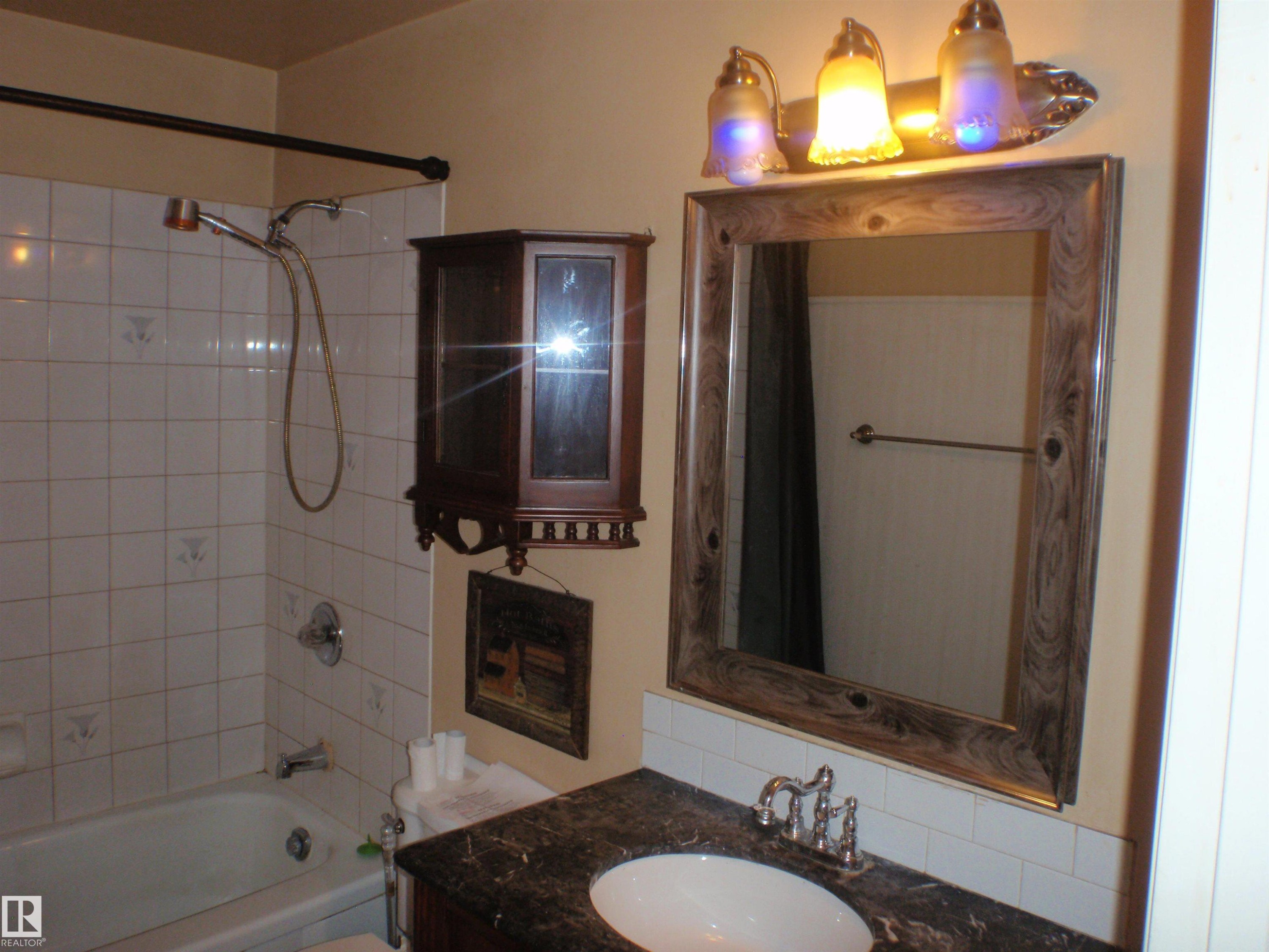 5424 Willock Crescent, Swan Hills, AB - Indoor Photo Showing Bathroom
