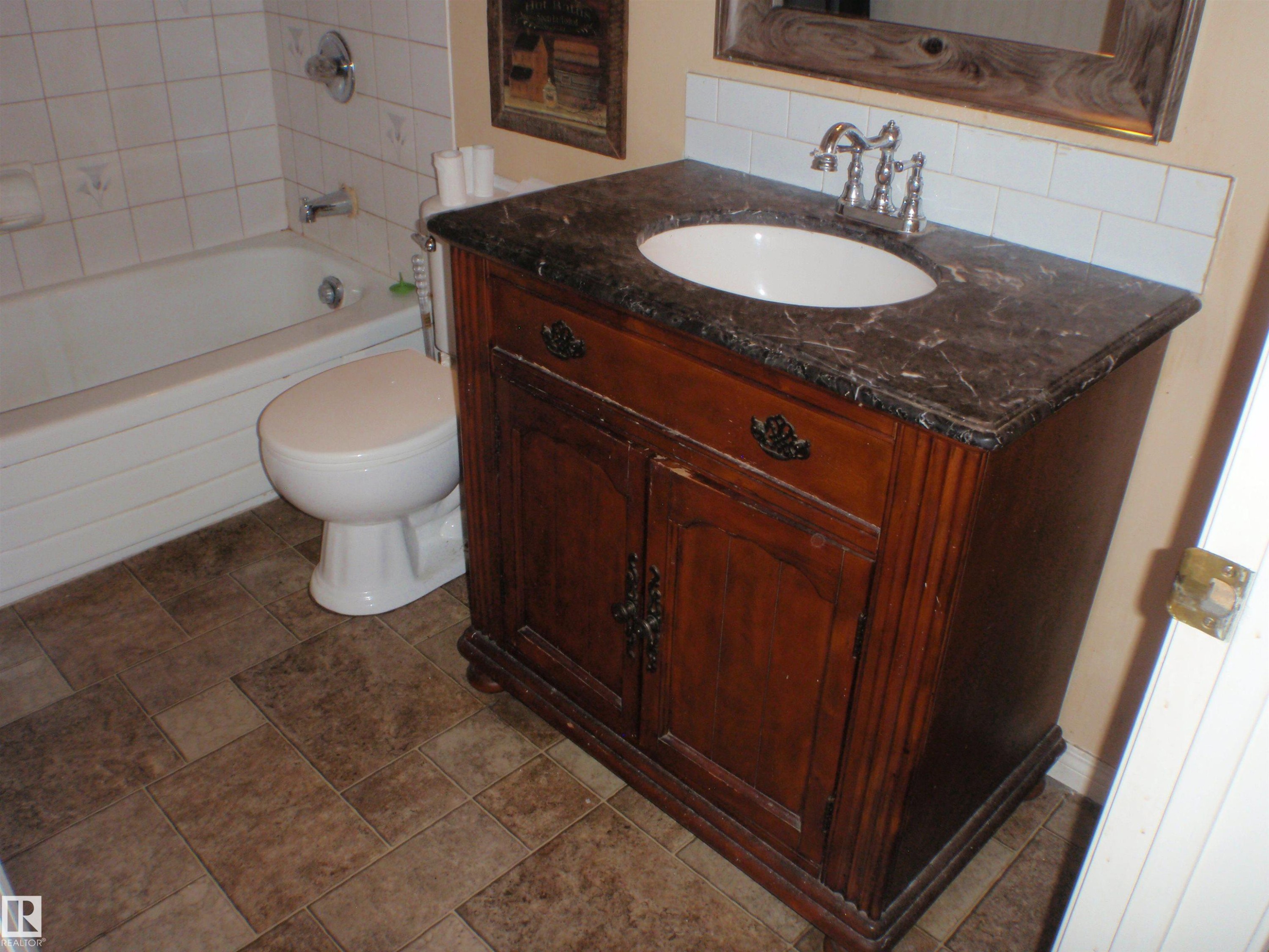 5424 Willock Crescent, Swan Hills, AB - Indoor Photo Showing Bathroom
