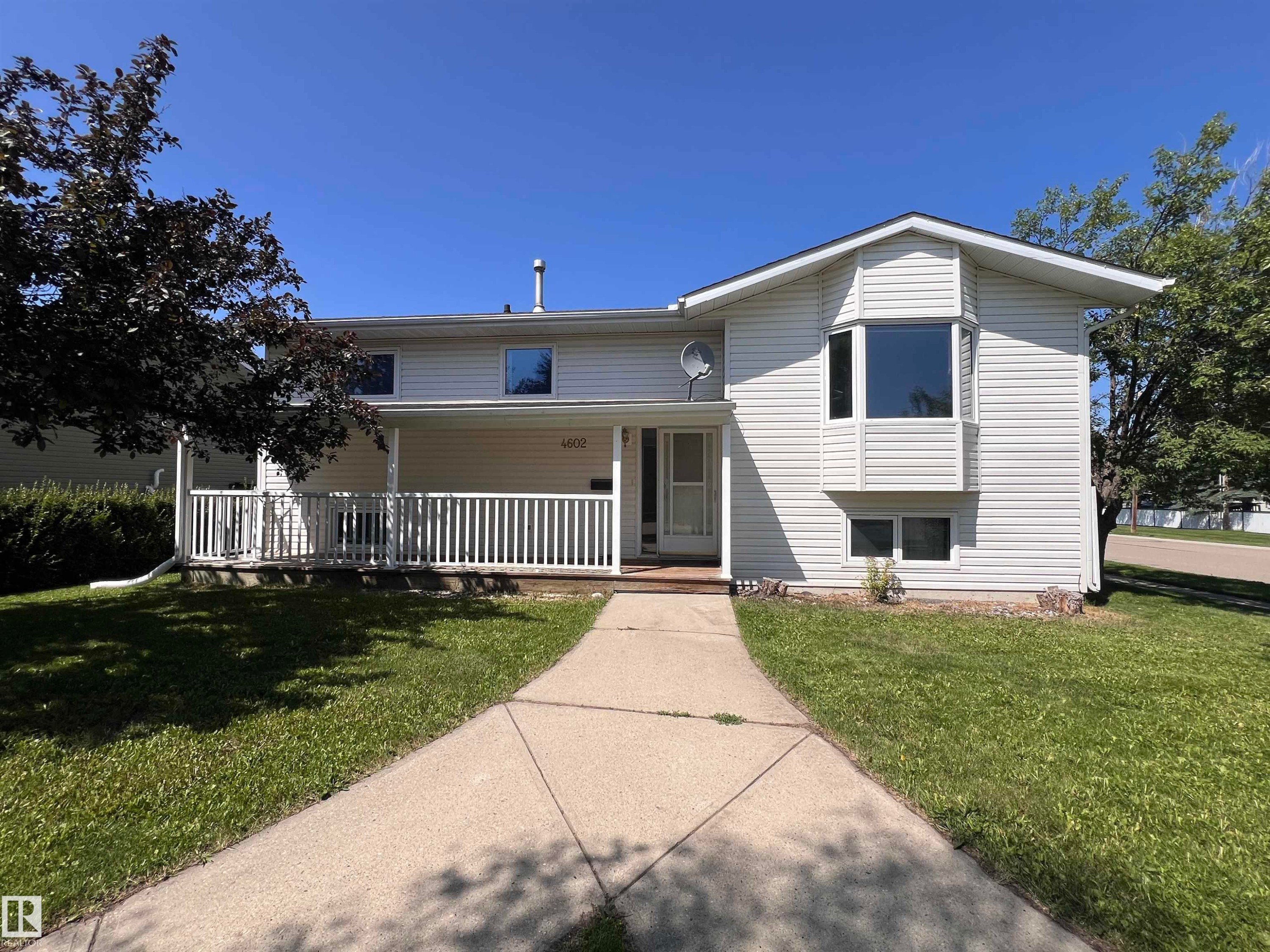 4602 52 Avenue, Bentley, AB - Outdoor With Deck Patio Veranda