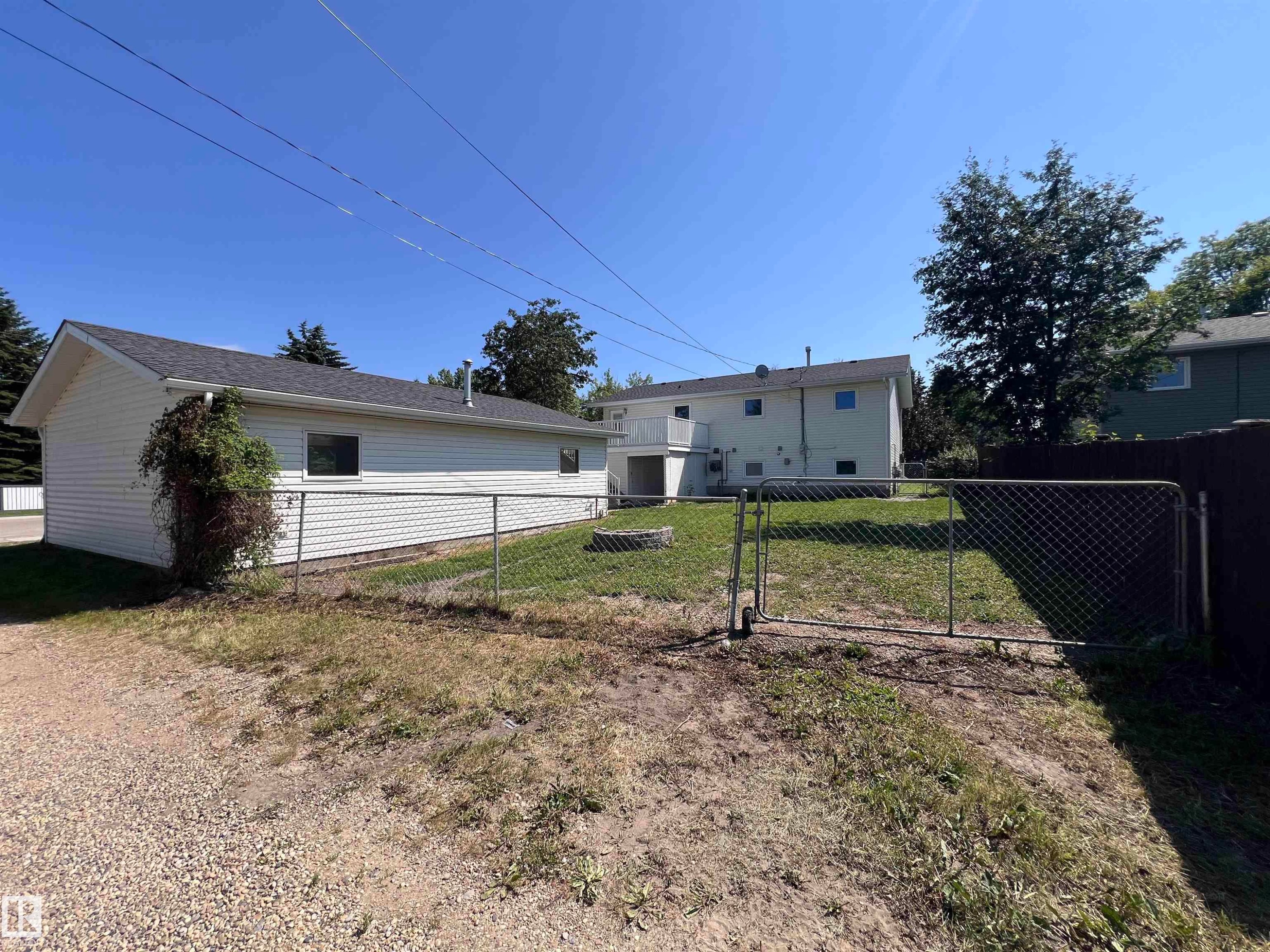 4602 52 Avenue, Bentley, AB - Outdoor