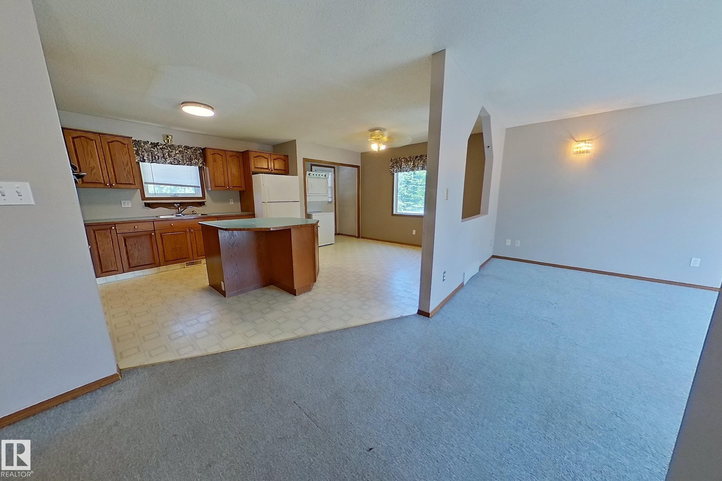 4602 52 Avenue, Bentley, AB - Indoor Photo Showing Kitchen