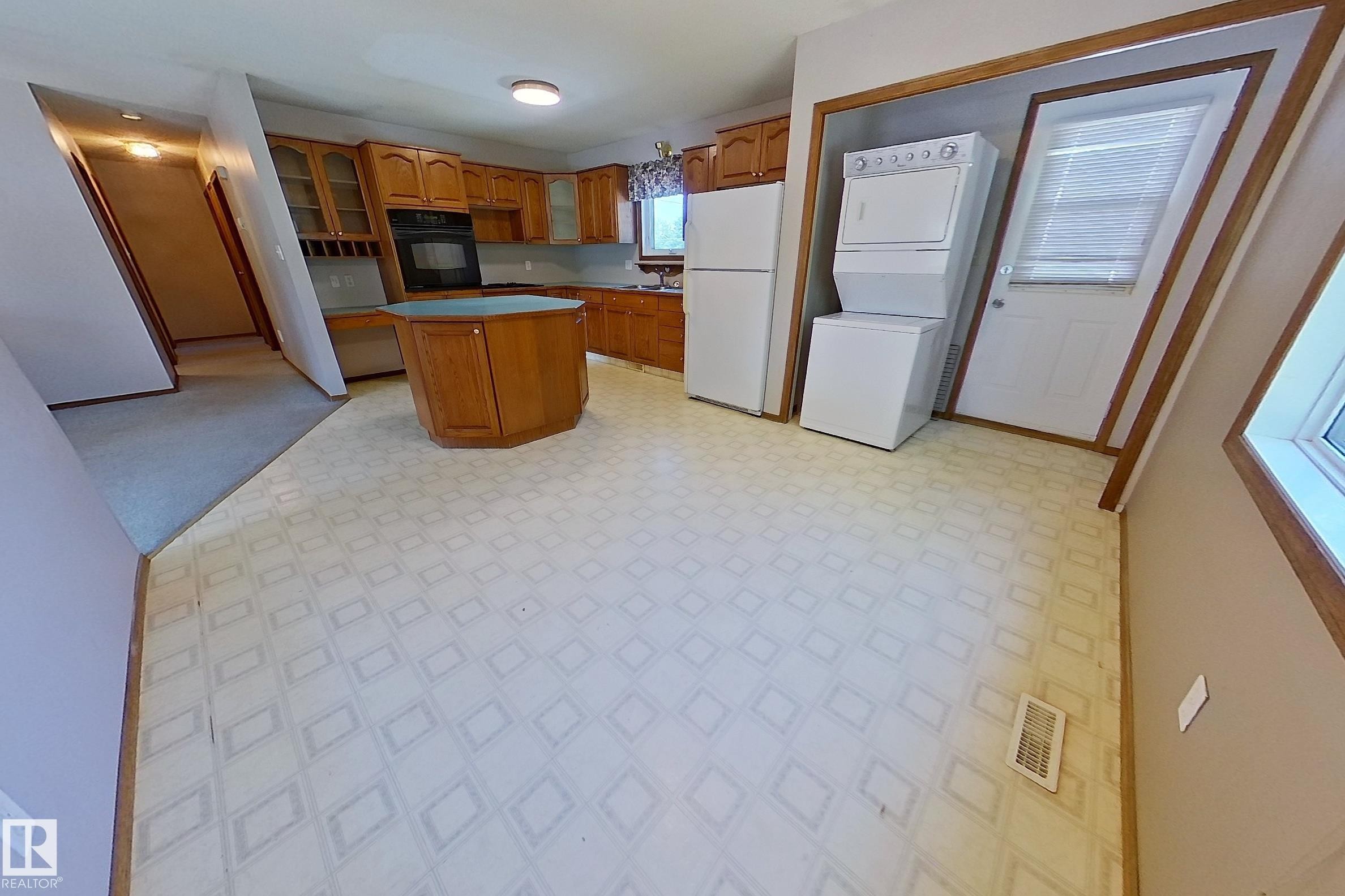 4602 52 Avenue, Bentley, AB - Indoor Photo Showing Kitchen