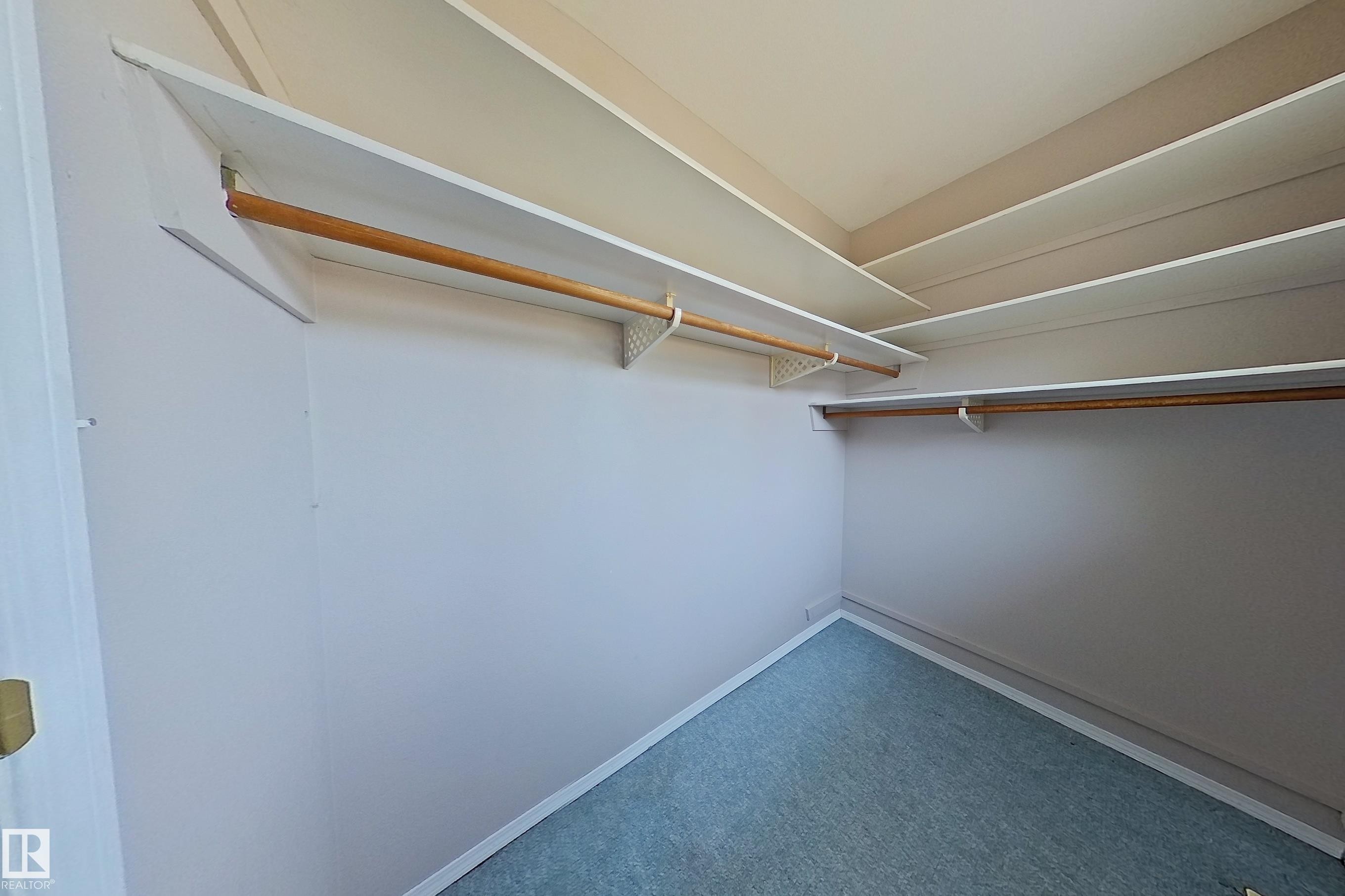 4602 52 Avenue, Bentley, AB - Indoor