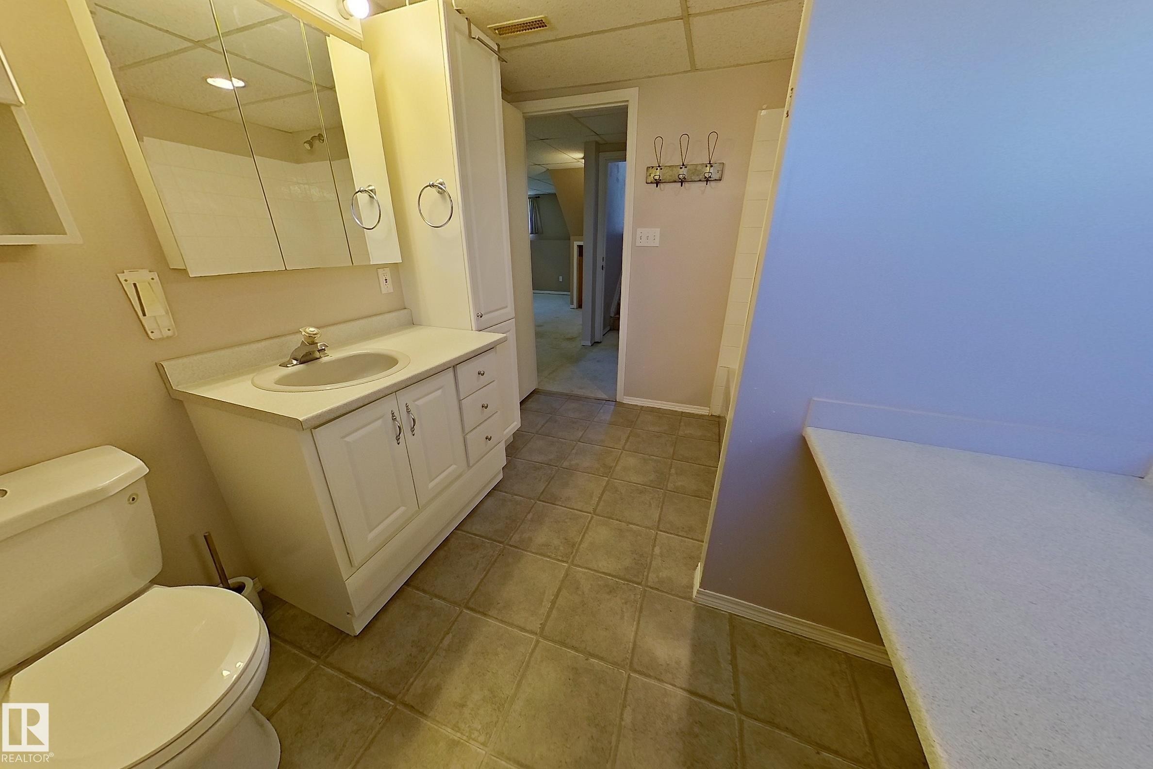 4602 52 Avenue, Bentley, AB - Indoor Photo Showing Bathroom