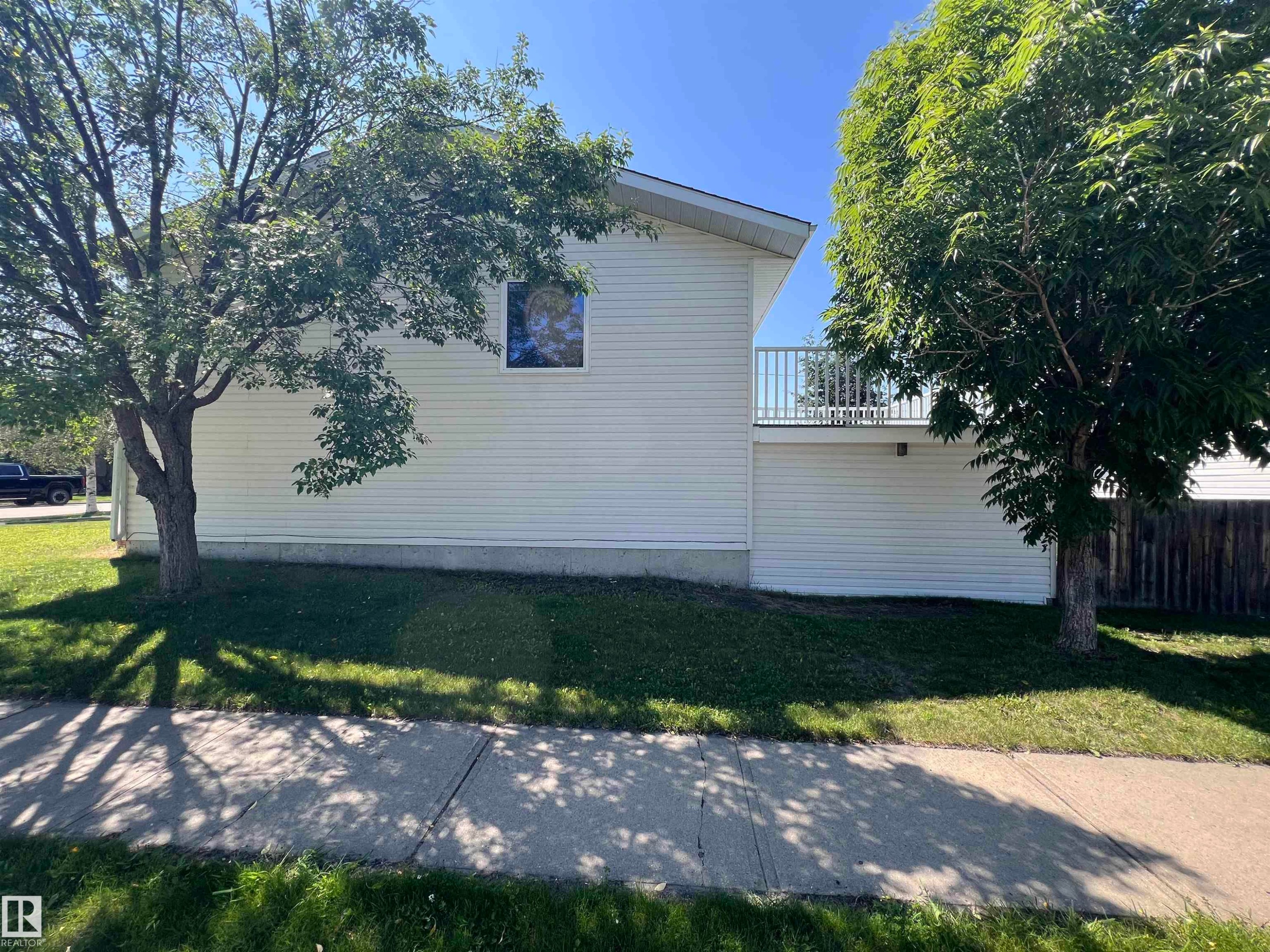 4602 52 Avenue, Bentley, AB - Outdoor