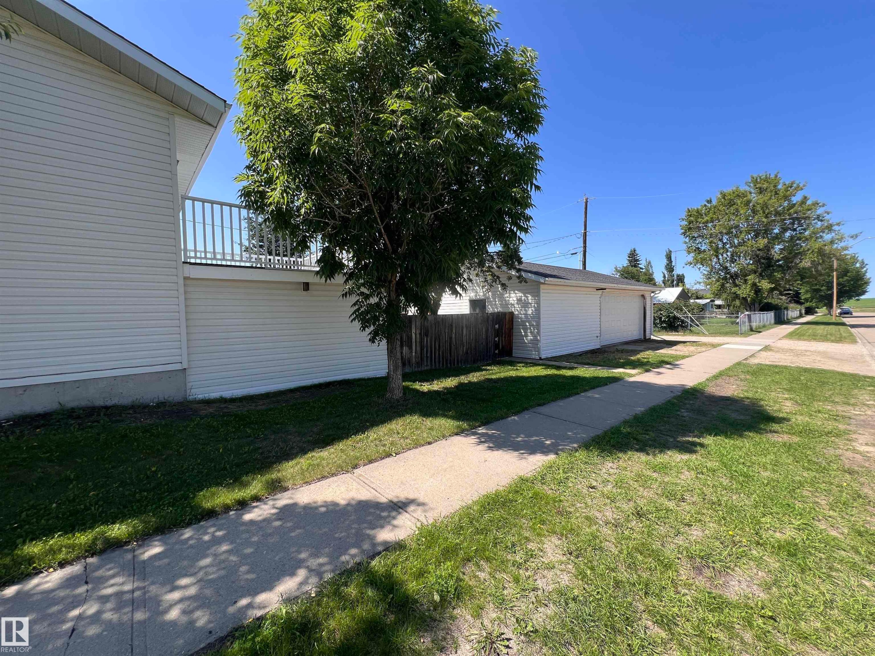 4602 52 Avenue, Bentley, AB - Outdoor