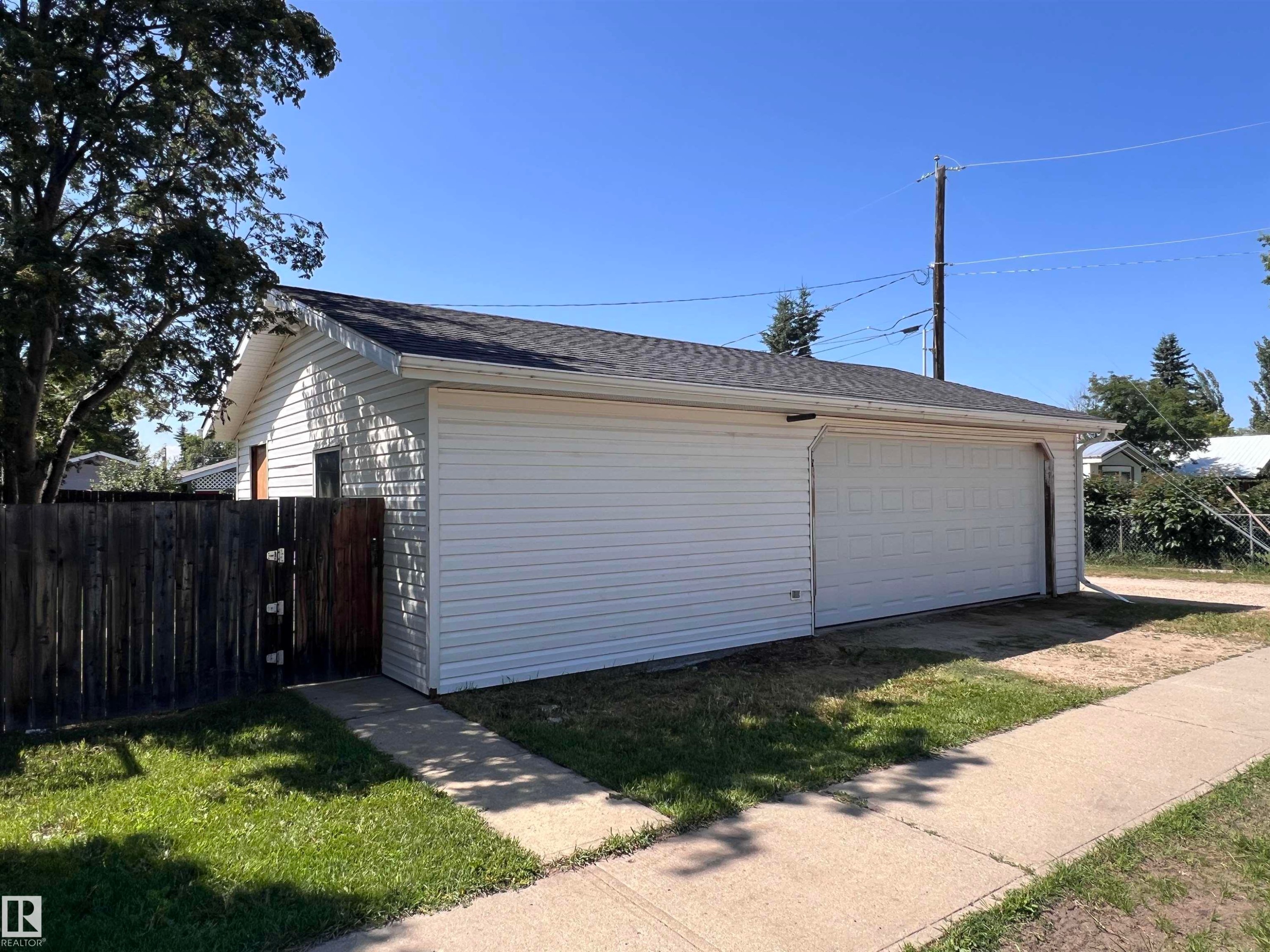 4602 52 Avenue, Bentley, AB - Outdoor