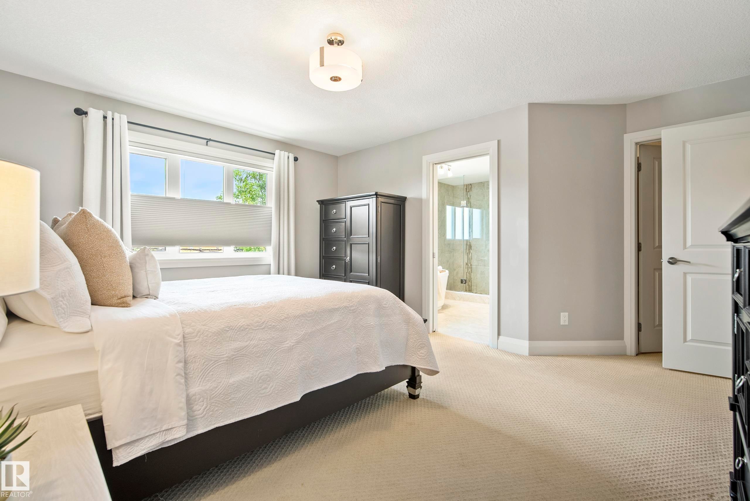 9844 75 Avenue Nw, Edmonton, AB - Indoor Photo Showing Bedroom