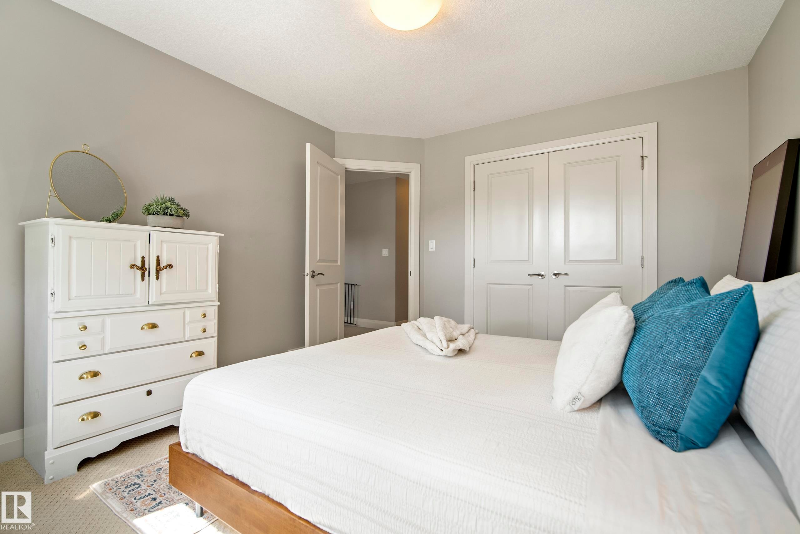 9844 75 Avenue Nw, Edmonton, AB - Indoor Photo Showing Bedroom
