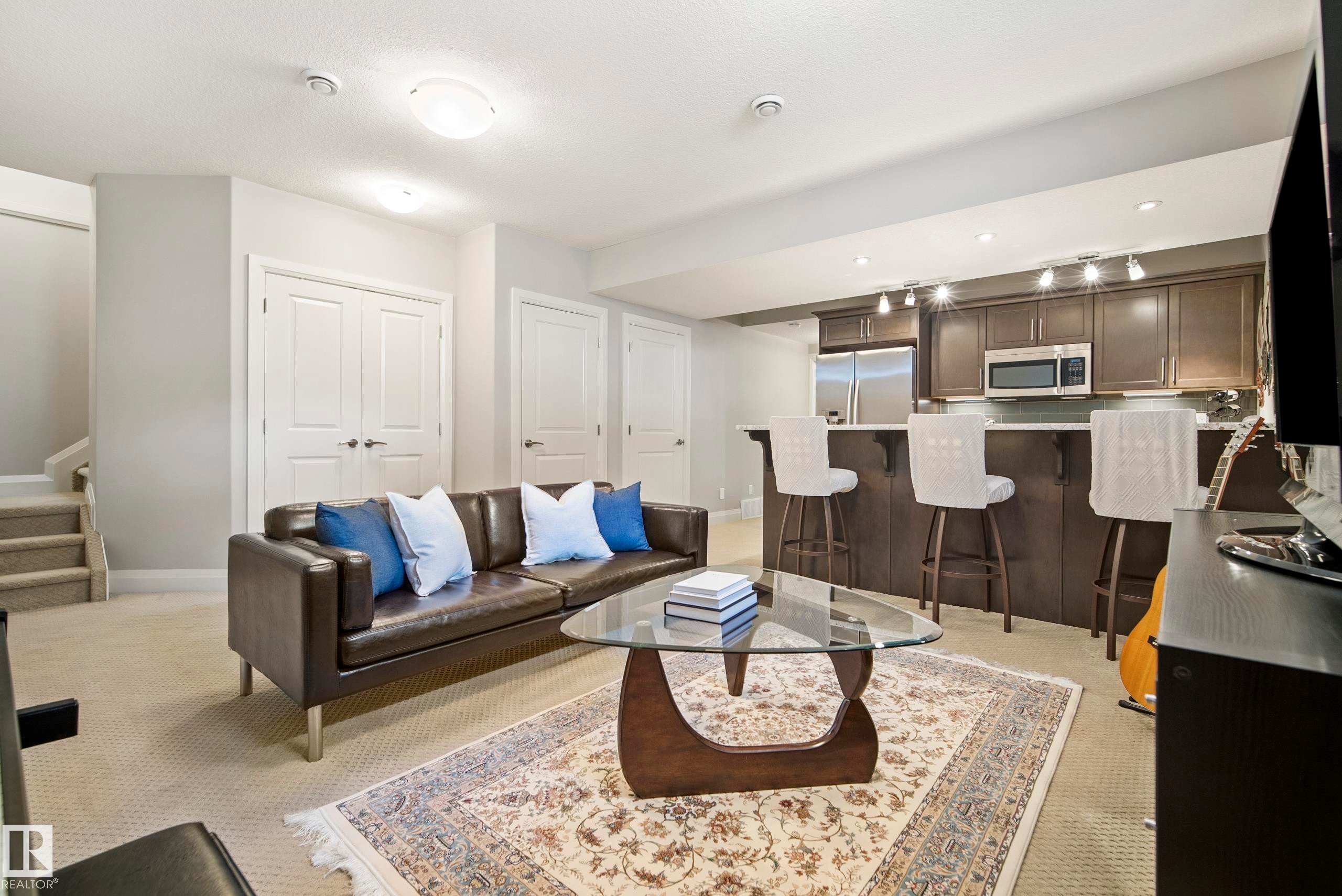 9844 75 Avenue Nw, Edmonton, AB - Indoor Photo Showing Living Room