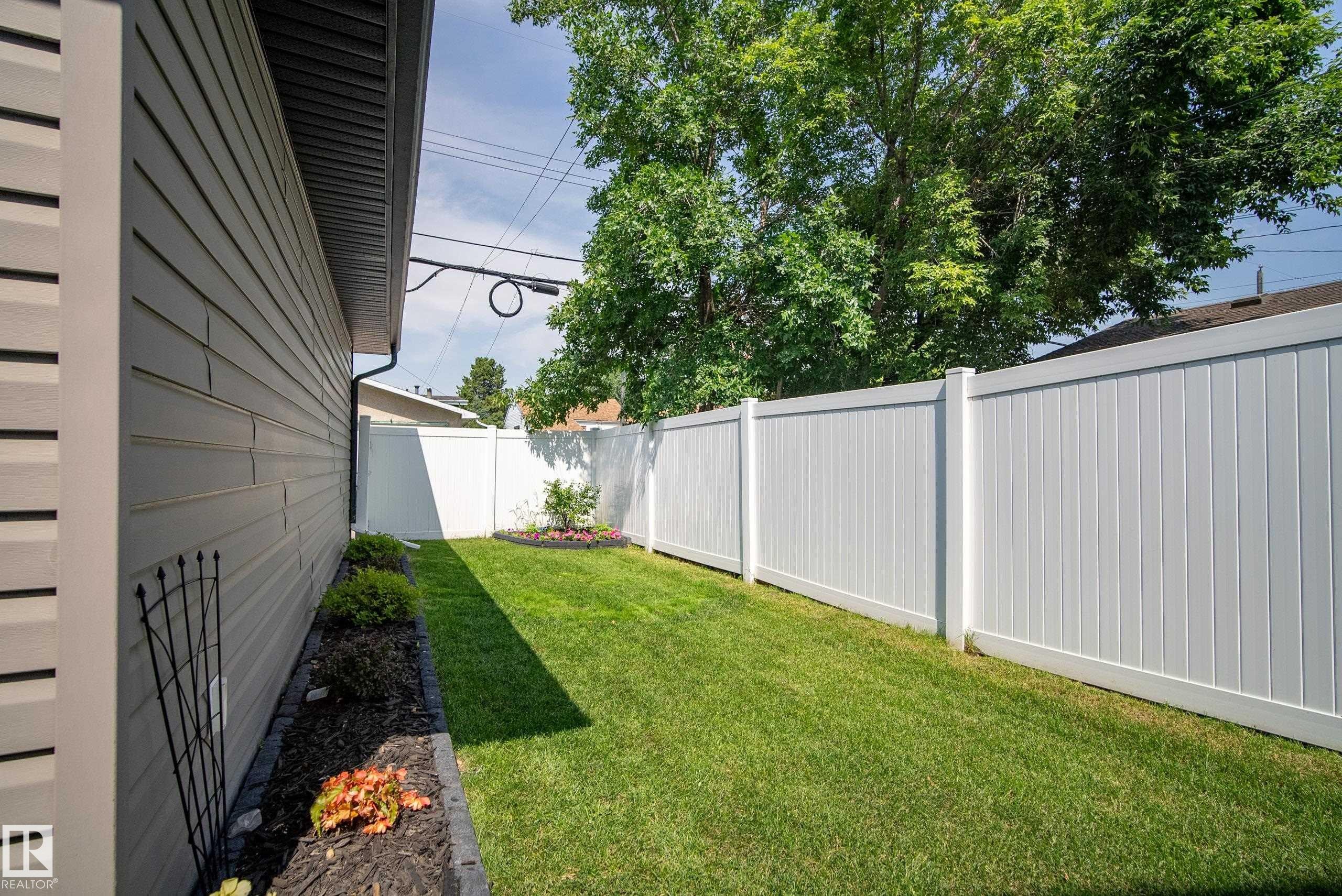 9844 75 Avenue Nw, Edmonton, AB - Outdoor