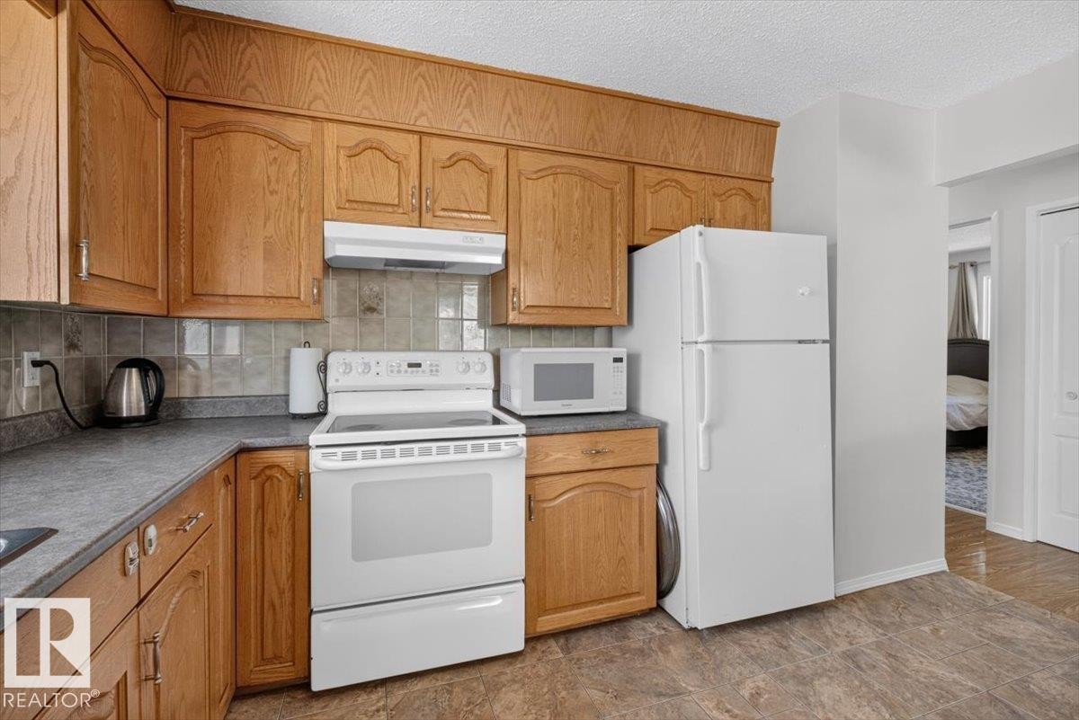 14735 123 Street Nw, Edmonton, AB - Indoor Photo Showing Kitchen