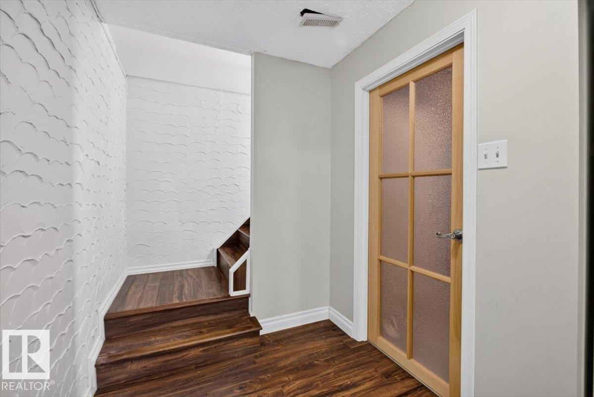 14735 123 Street Nw, Edmonton, AB - Indoor Photo Showing Other Room