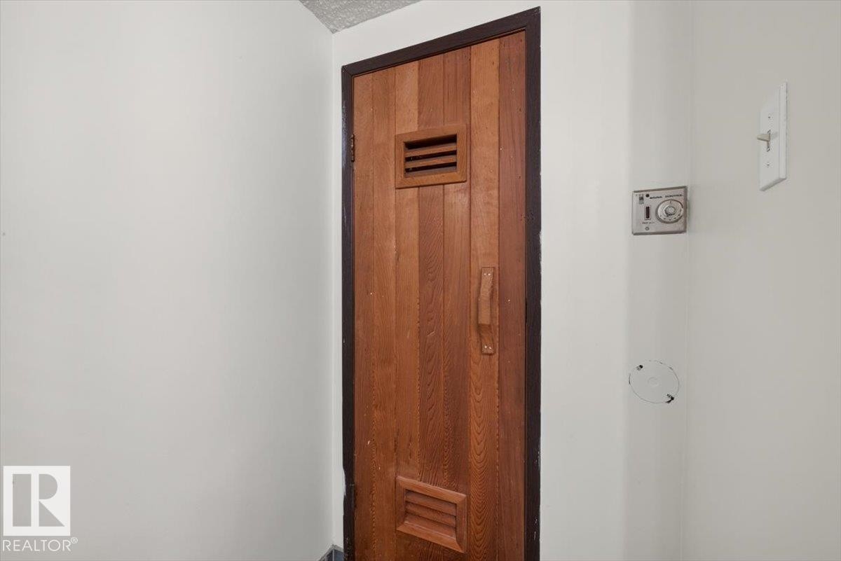 14735 123 Street Nw, Edmonton, AB - Indoor Photo Showing Other Room