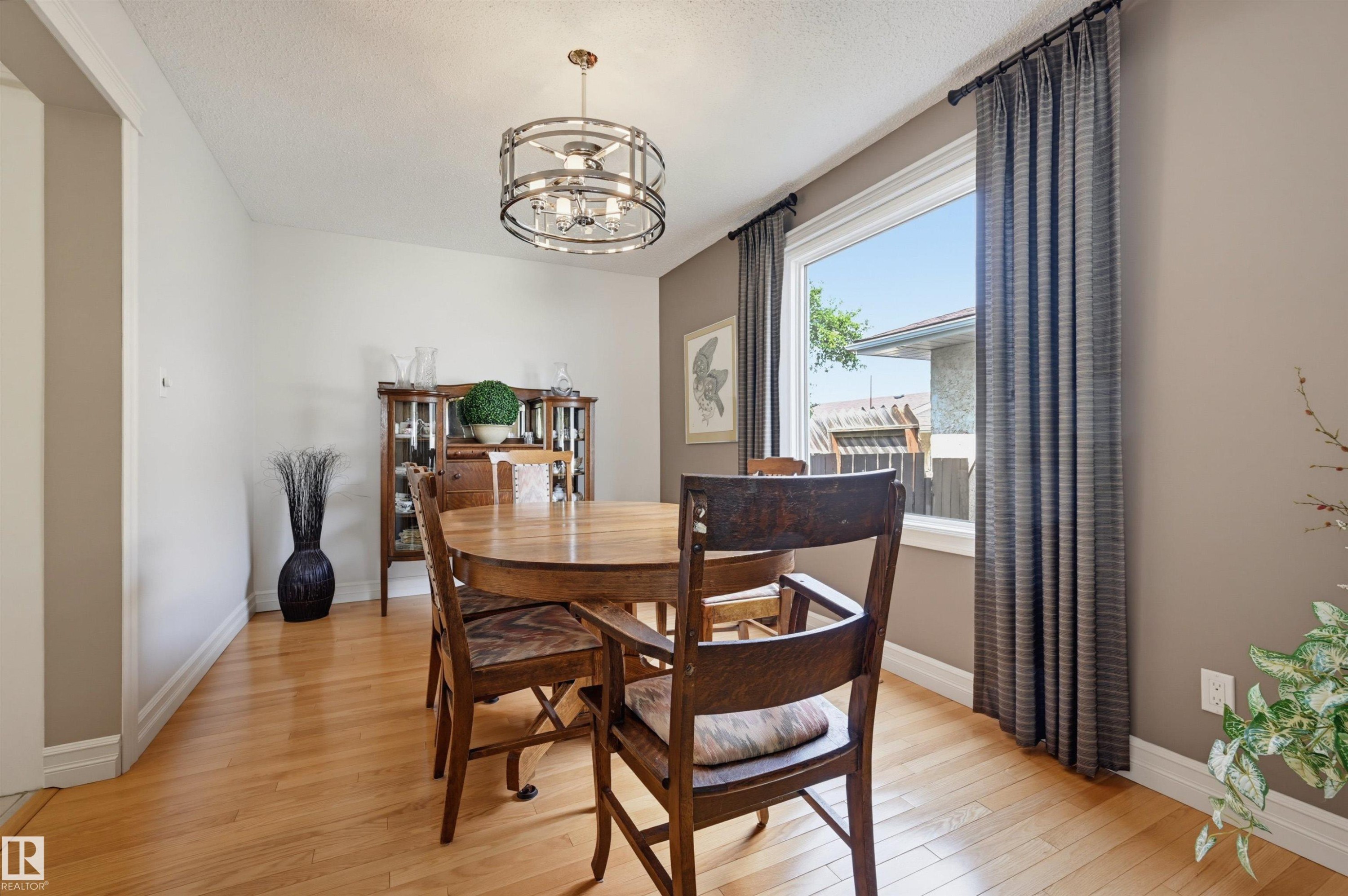 8724 187 Street Nw, Edmonton, AB - Indoor Photo Showing Dining Room