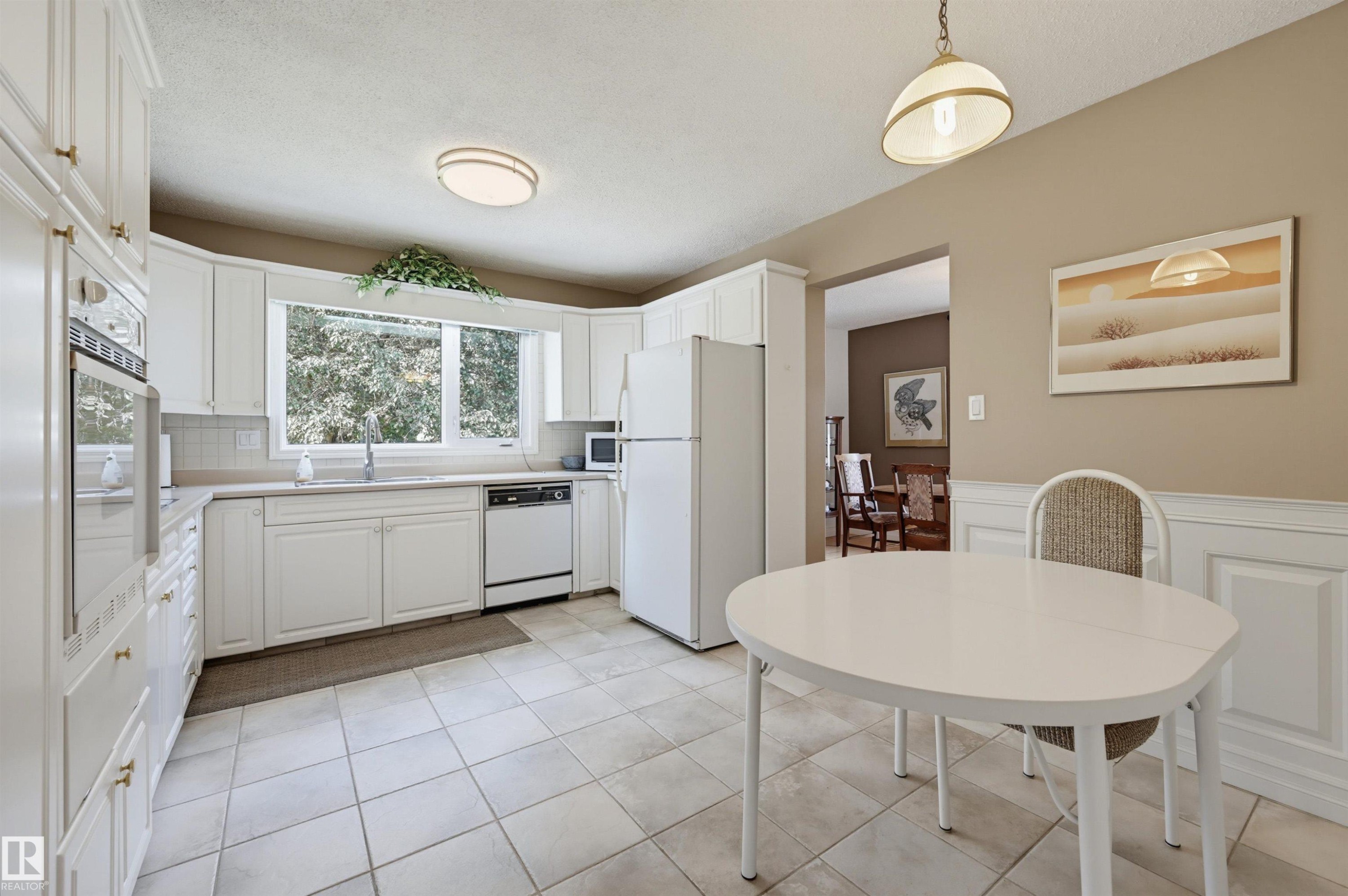 8724 187 Street Nw, Edmonton, AB - Indoor Photo Showing Dining Room