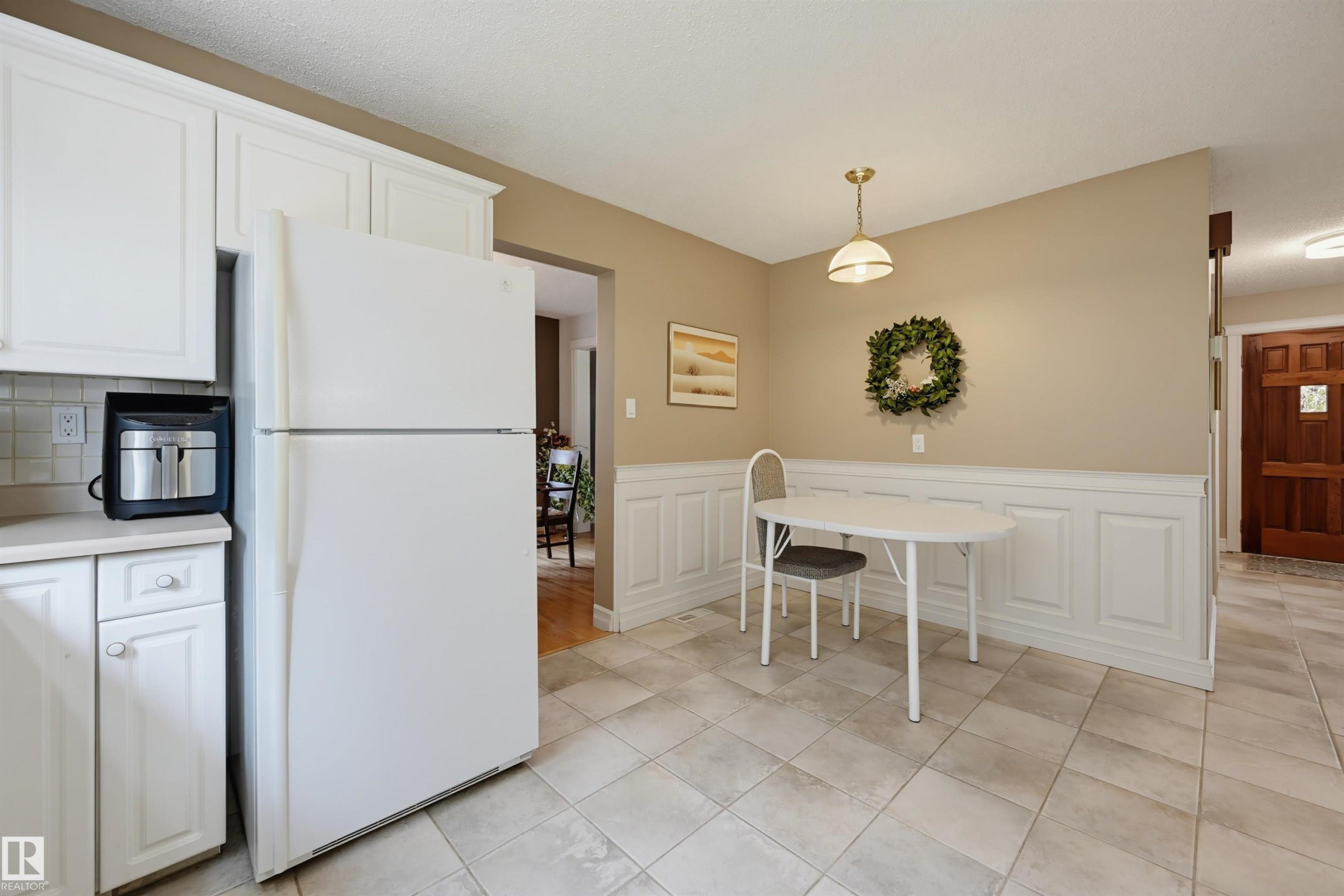 8724 187 Street Nw, Edmonton, AB - Indoor Photo Showing Kitchen