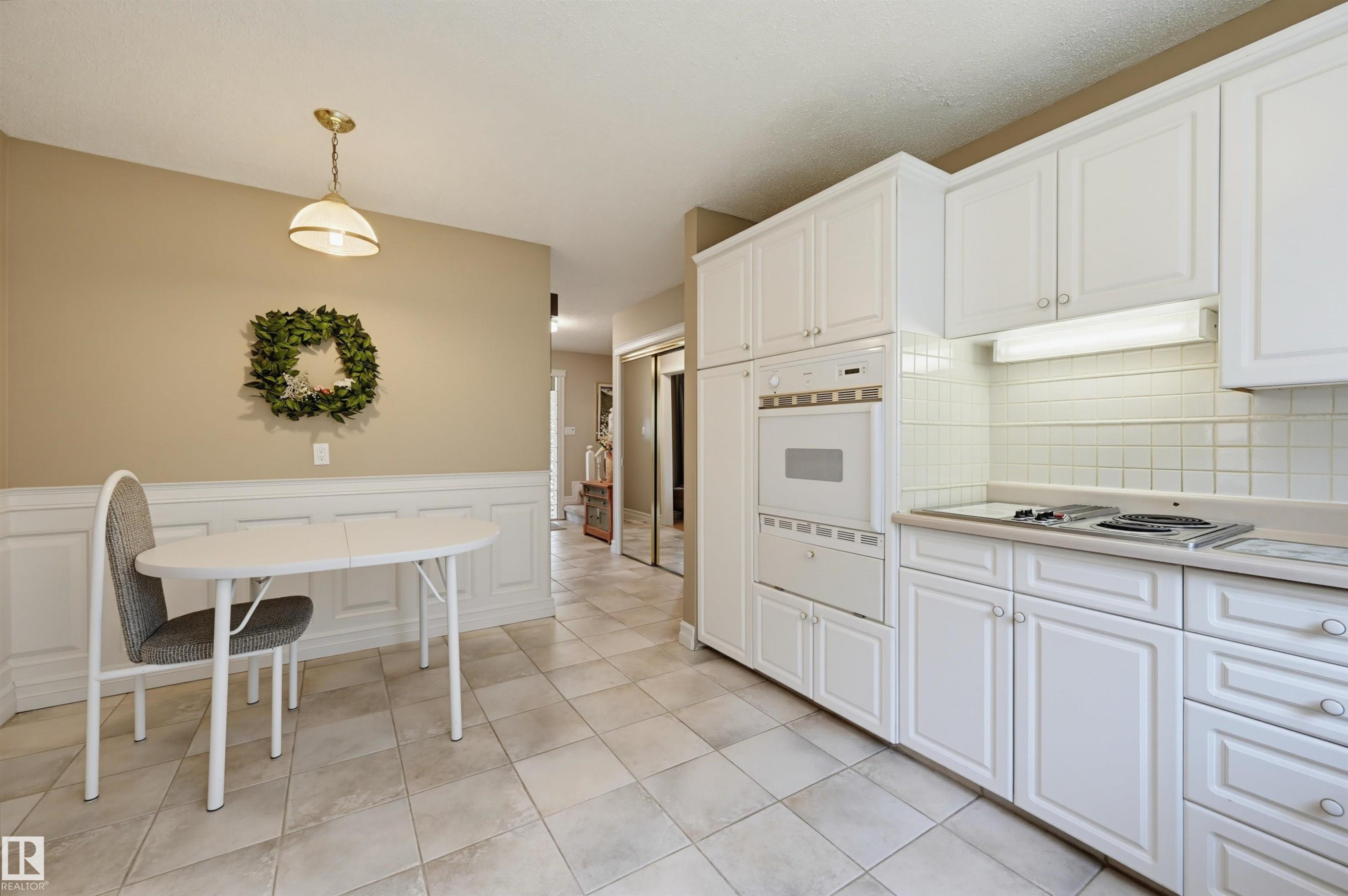 8724 187 Street Nw, Edmonton, AB - Indoor