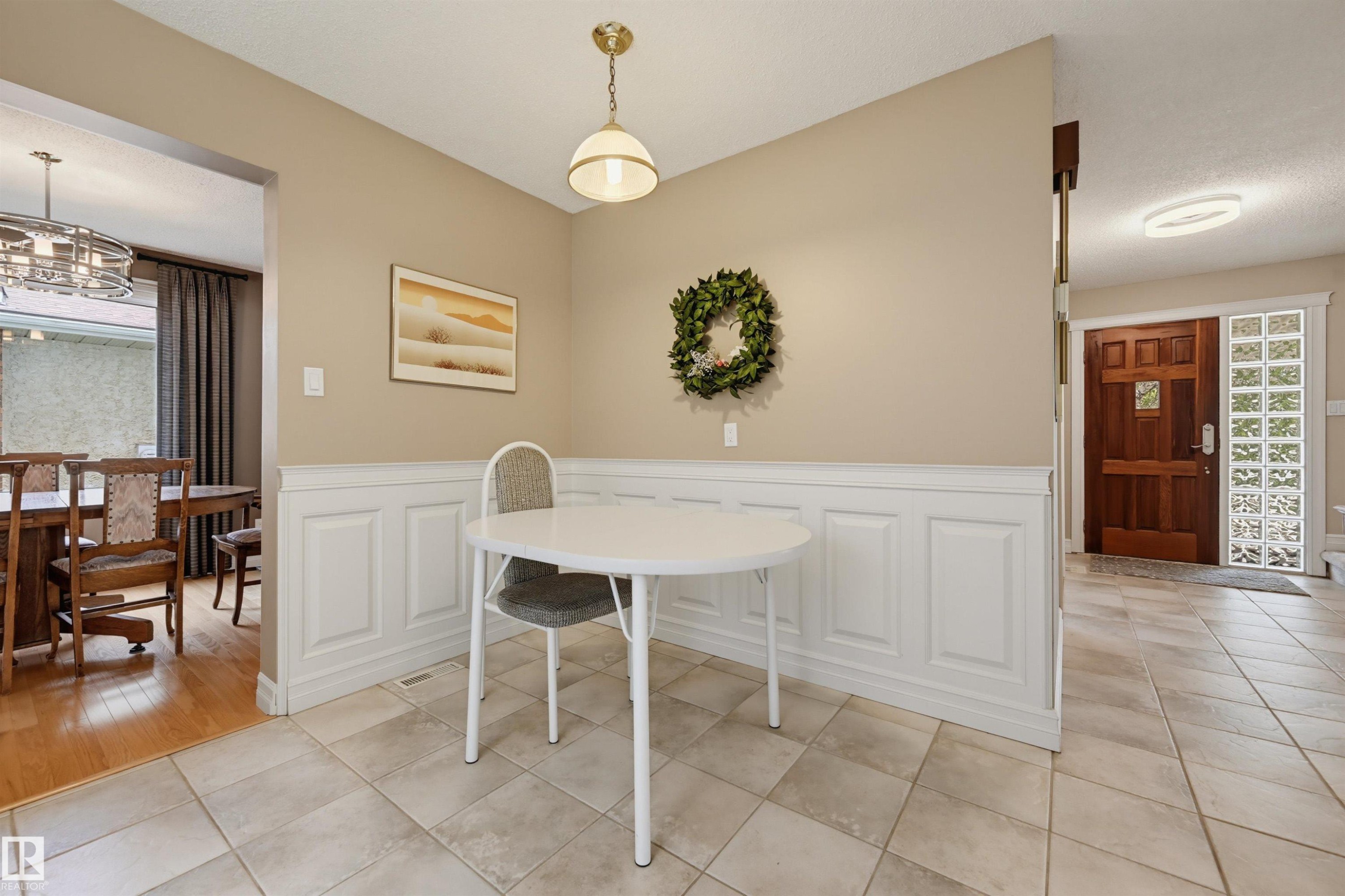 8724 187 Street Nw, Edmonton, AB - Indoor