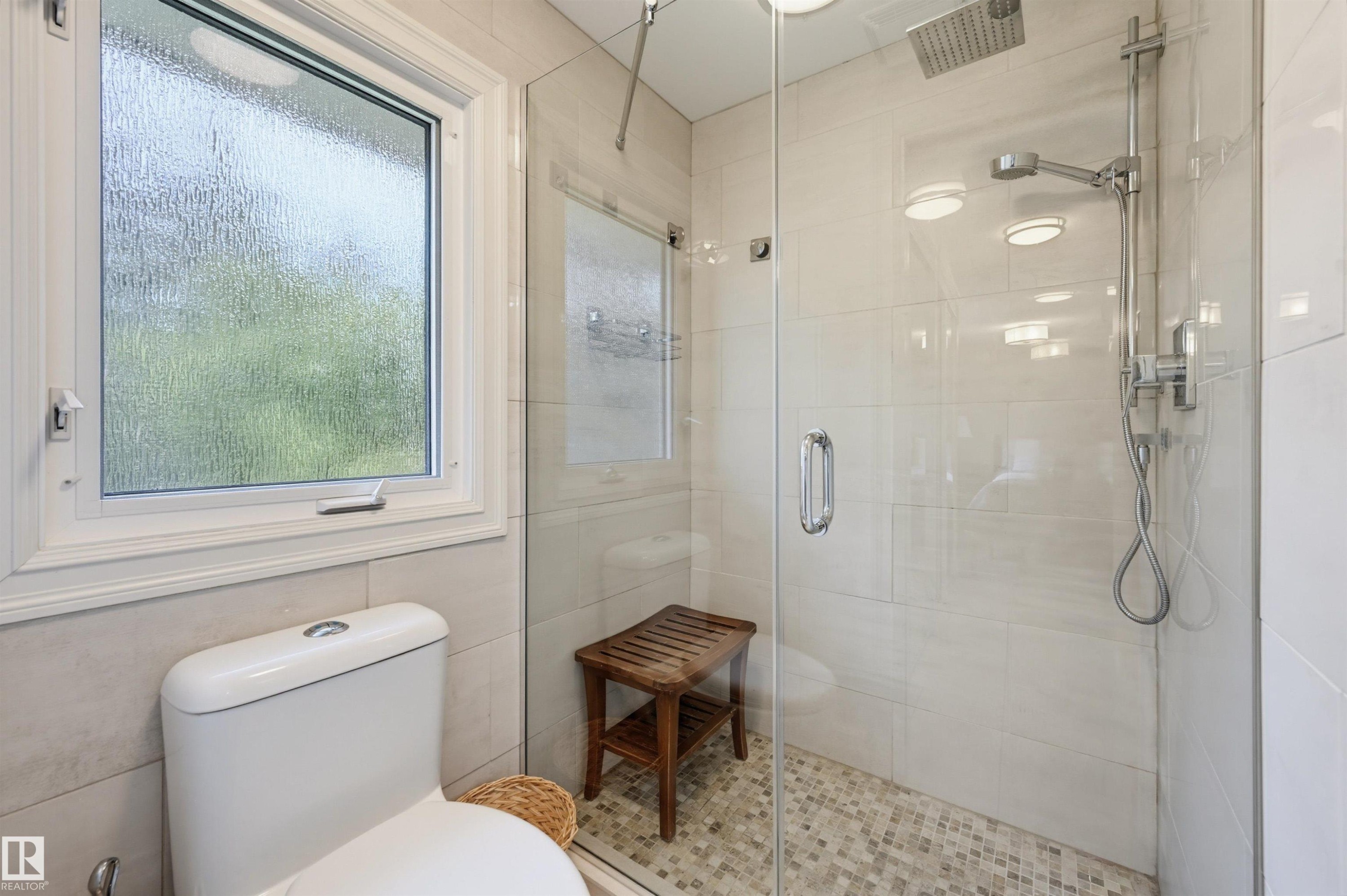 8724 187 Street Nw, Edmonton, AB - Indoor Photo Showing Bathroom