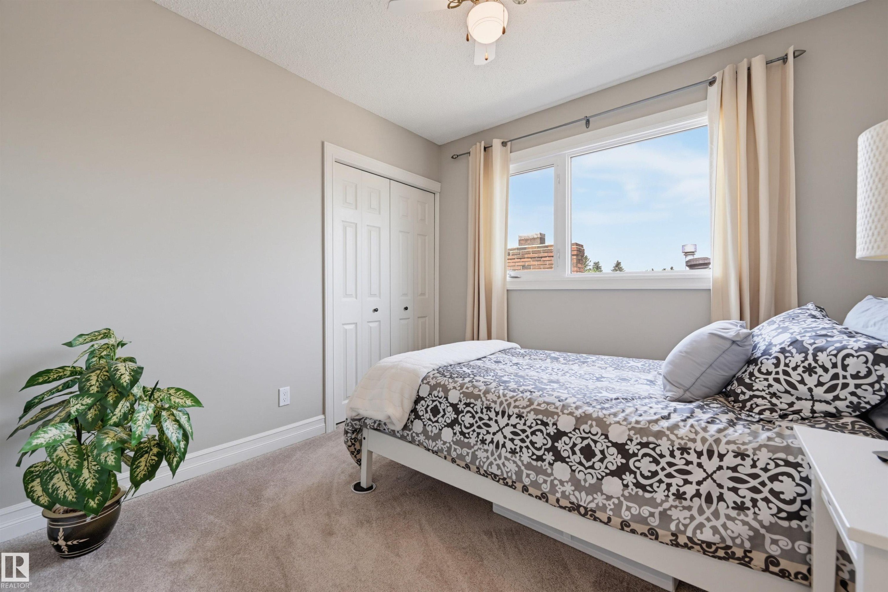 8724 187 Street Nw, Edmonton, AB - Indoor Photo Showing Bedroom