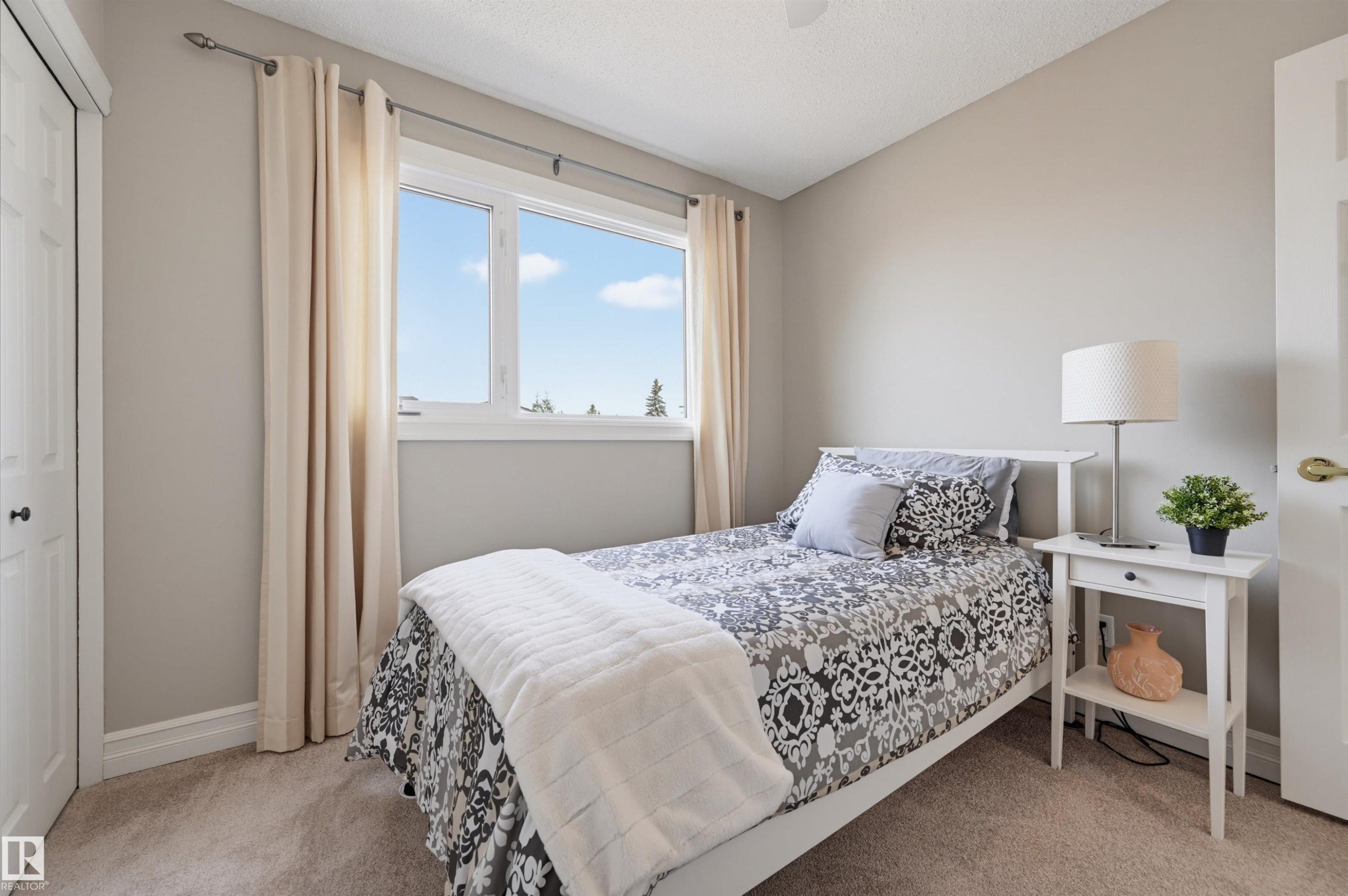 8724 187 Street Nw, Edmonton, AB - Indoor Photo Showing Bedroom