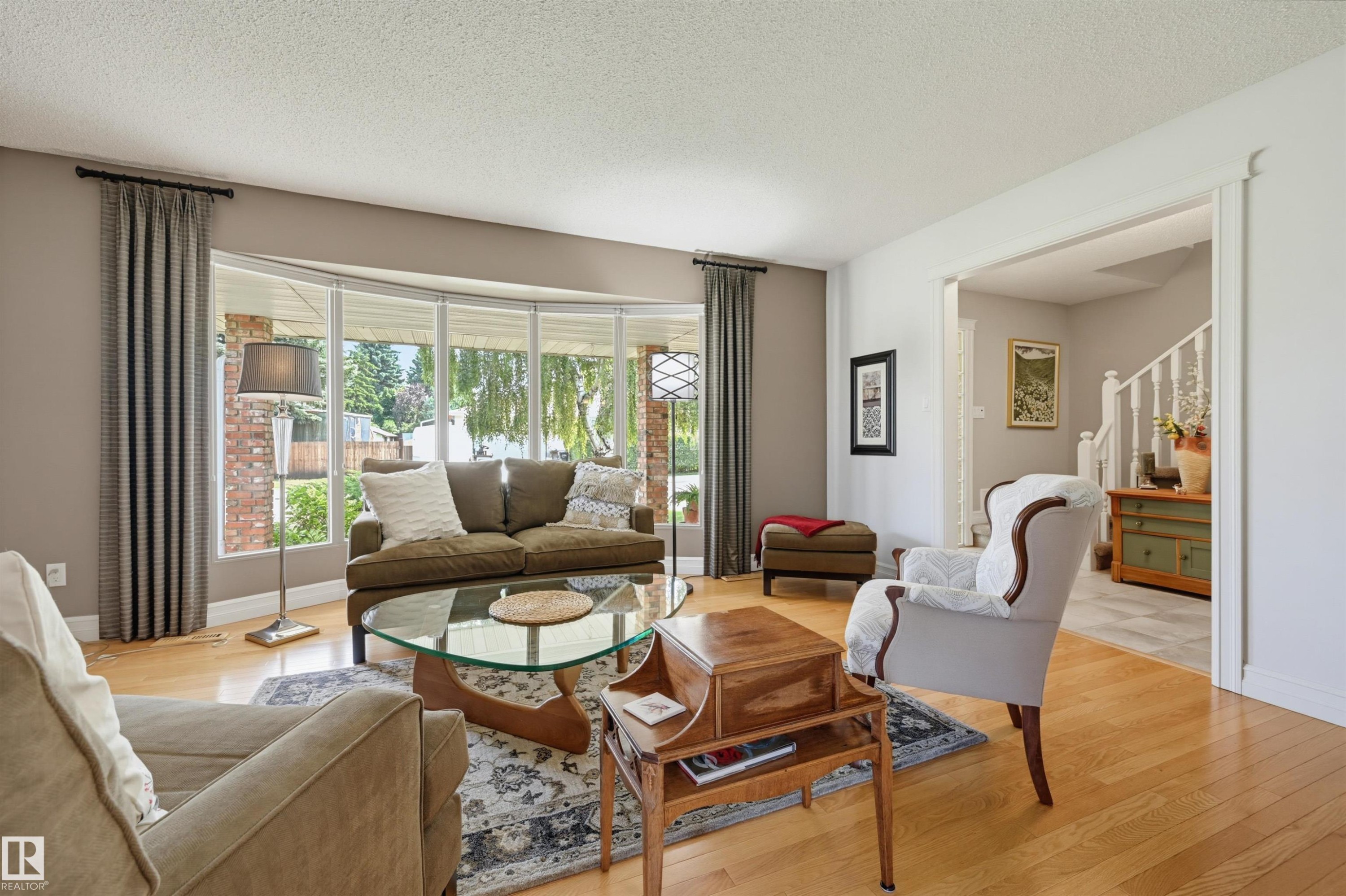 8724 187 Street Nw, Edmonton, AB - Indoor Photo Showing Living Room