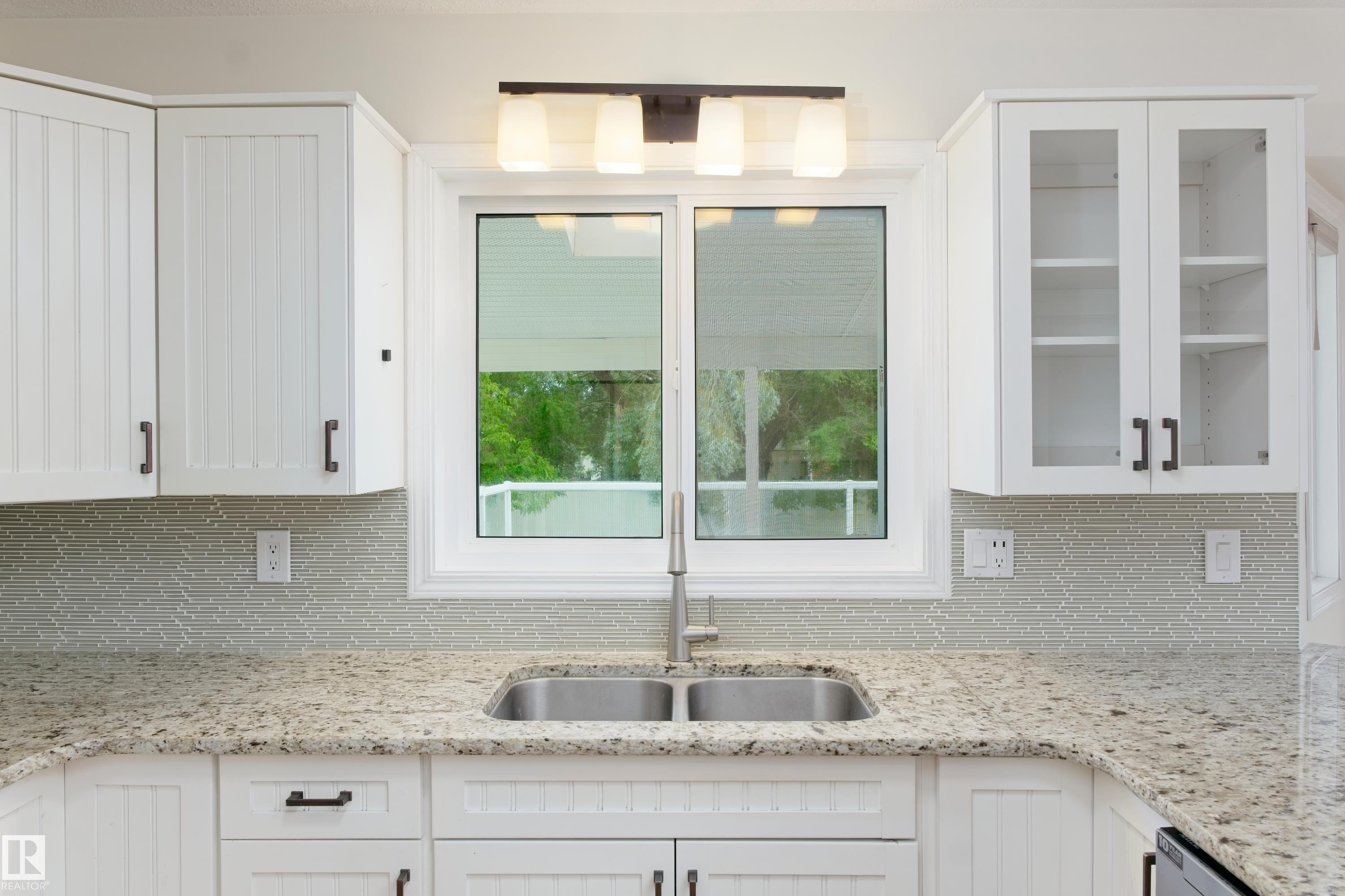 5407 60 Ave, Barrhead, AB - Indoor Photo Showing Kitchen With Double Sink With Upgraded Kitchen