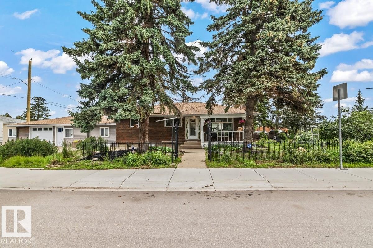 9304 128A Avenue Nw, Edmonton, AB - Outdoor With Facade