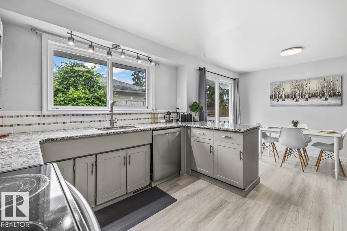 9304 128A Avenue Nw, Edmonton, AB - Indoor