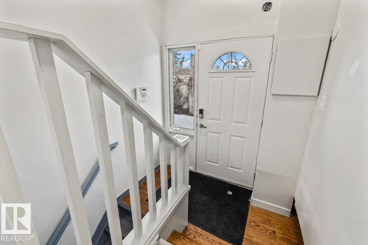 9304 128A Avenue Nw, Edmonton, AB - Indoor Photo Showing Other Room
