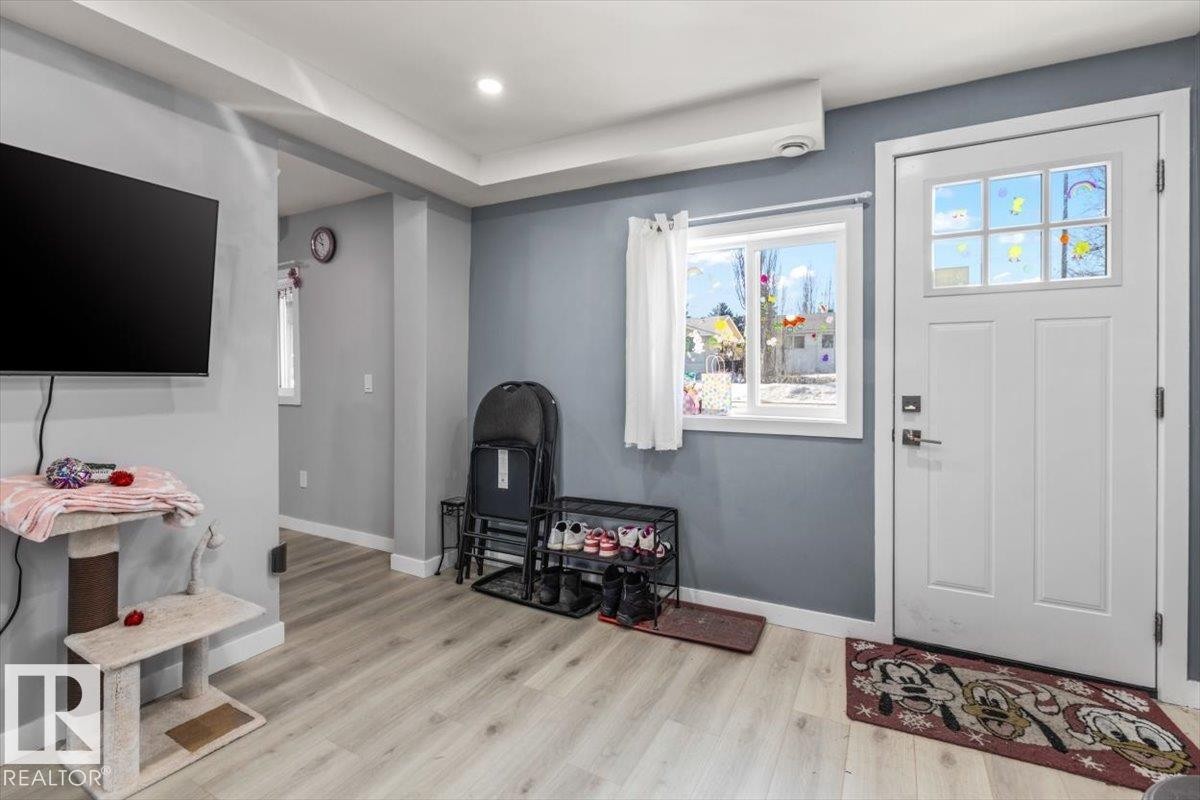 9304 128A Avenue Nw, Edmonton, AB - Indoor Photo Showing Other Room