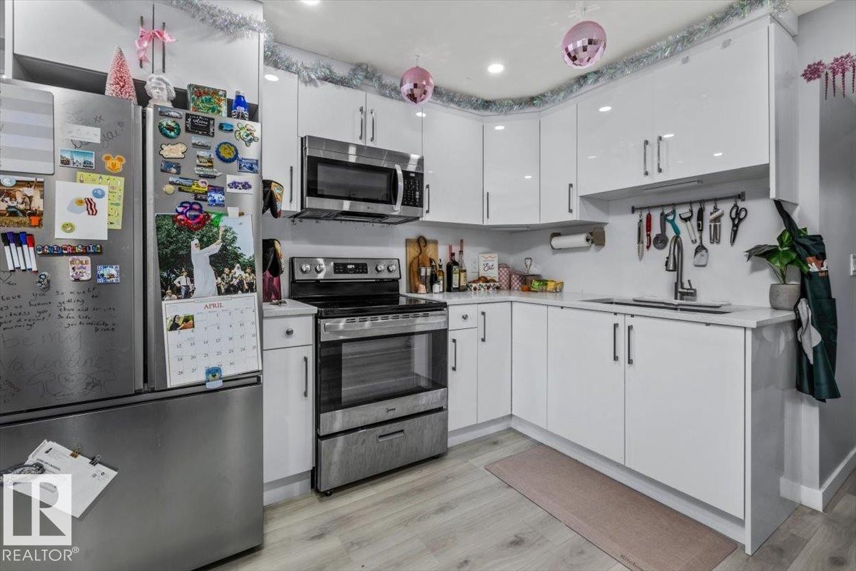9304 128A Avenue Nw, Edmonton, AB - Indoor Photo Showing Kitchen With Stainless Steel Kitchen