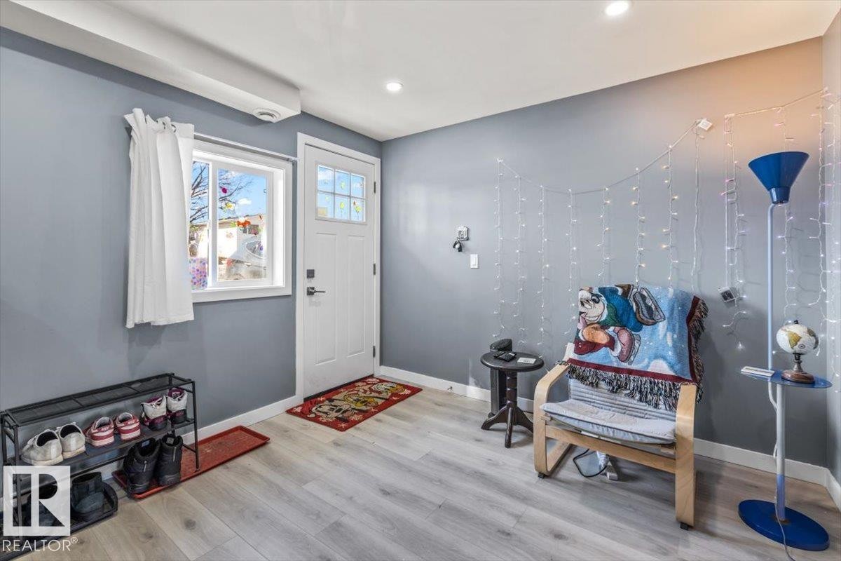 9304 128A Avenue Nw, Edmonton, AB - Indoor Photo Showing Other Room