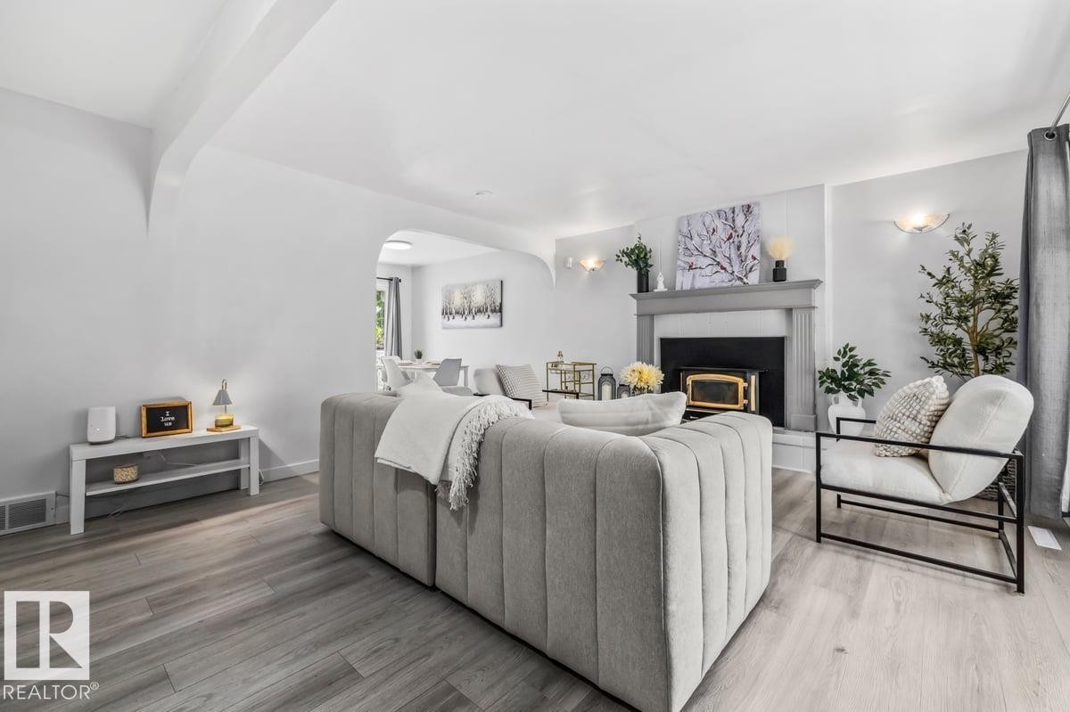9304 128A Avenue Nw, Edmonton, AB - Indoor With Fireplace