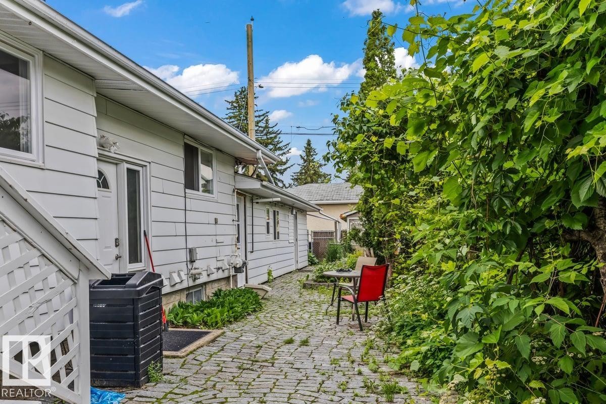 9304 128A Avenue Nw, Edmonton, AB - Outdoor